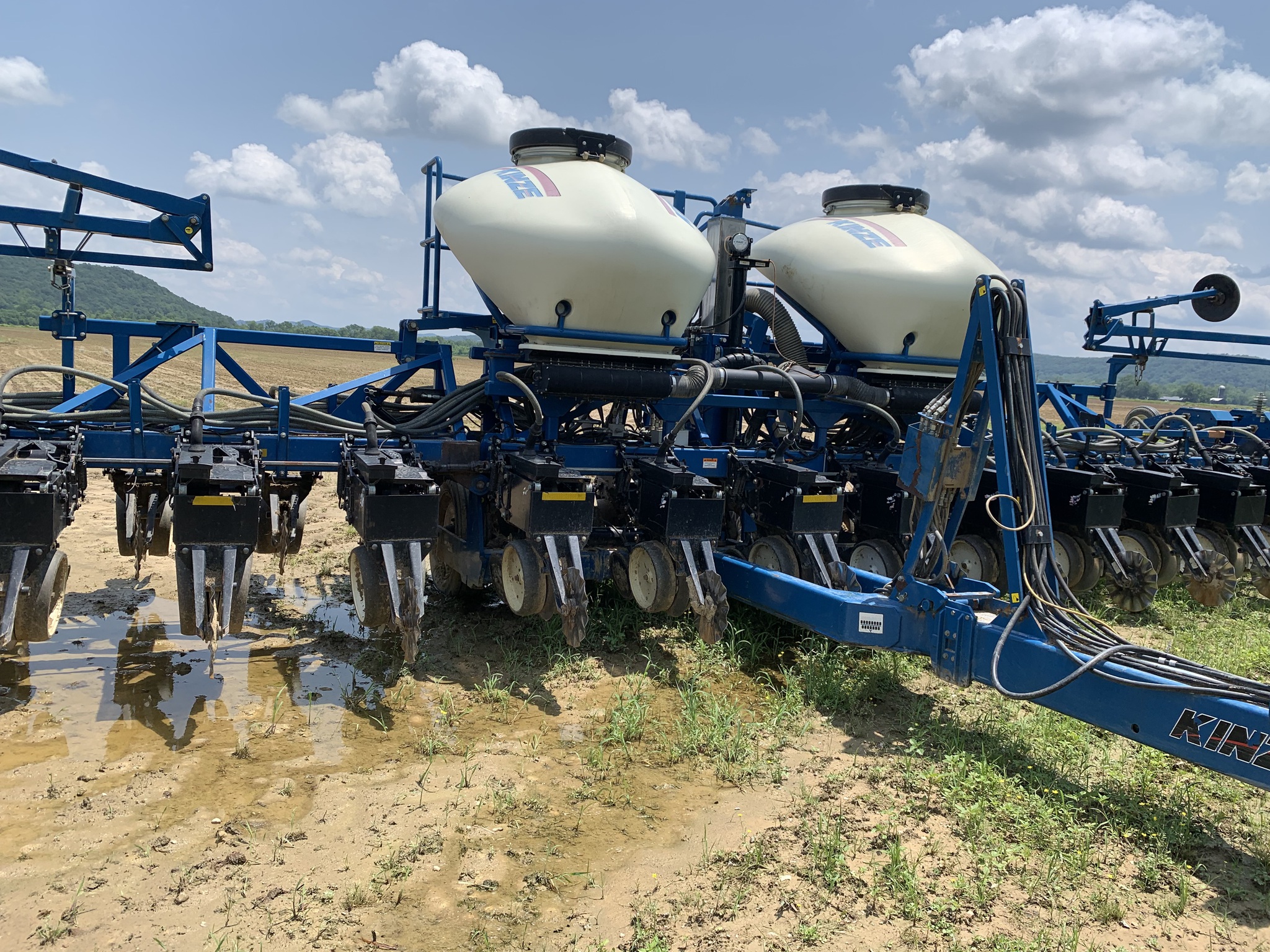 2011 Kinze 3600 Image 19