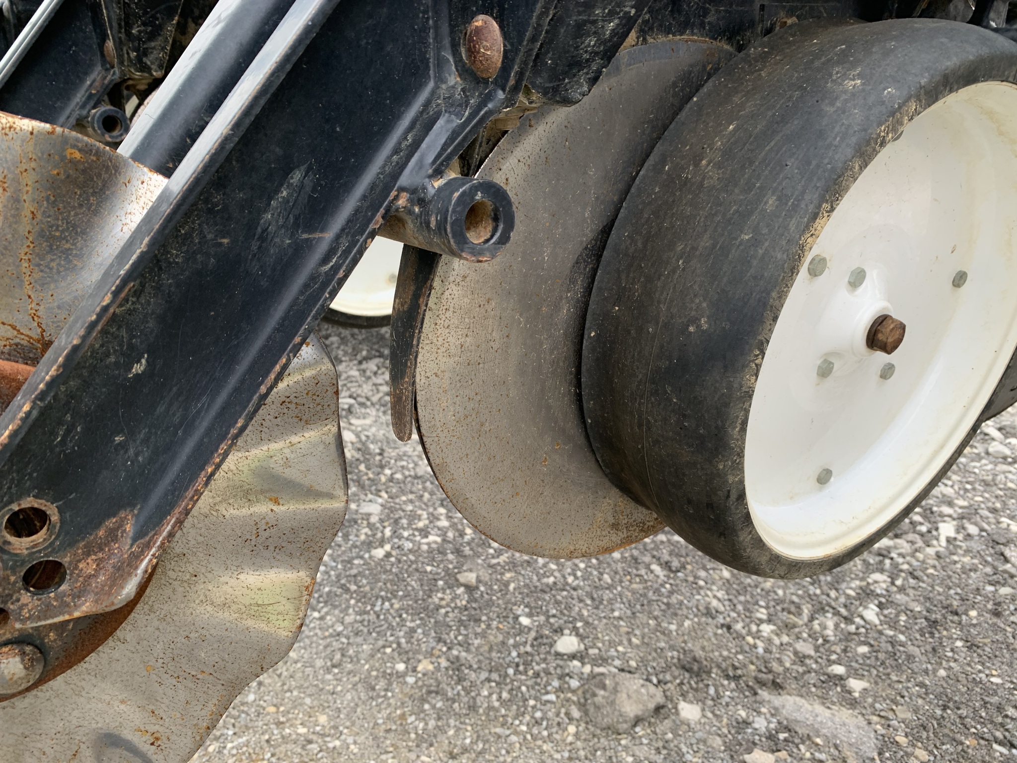 2011 Kinze 3600 Image 3