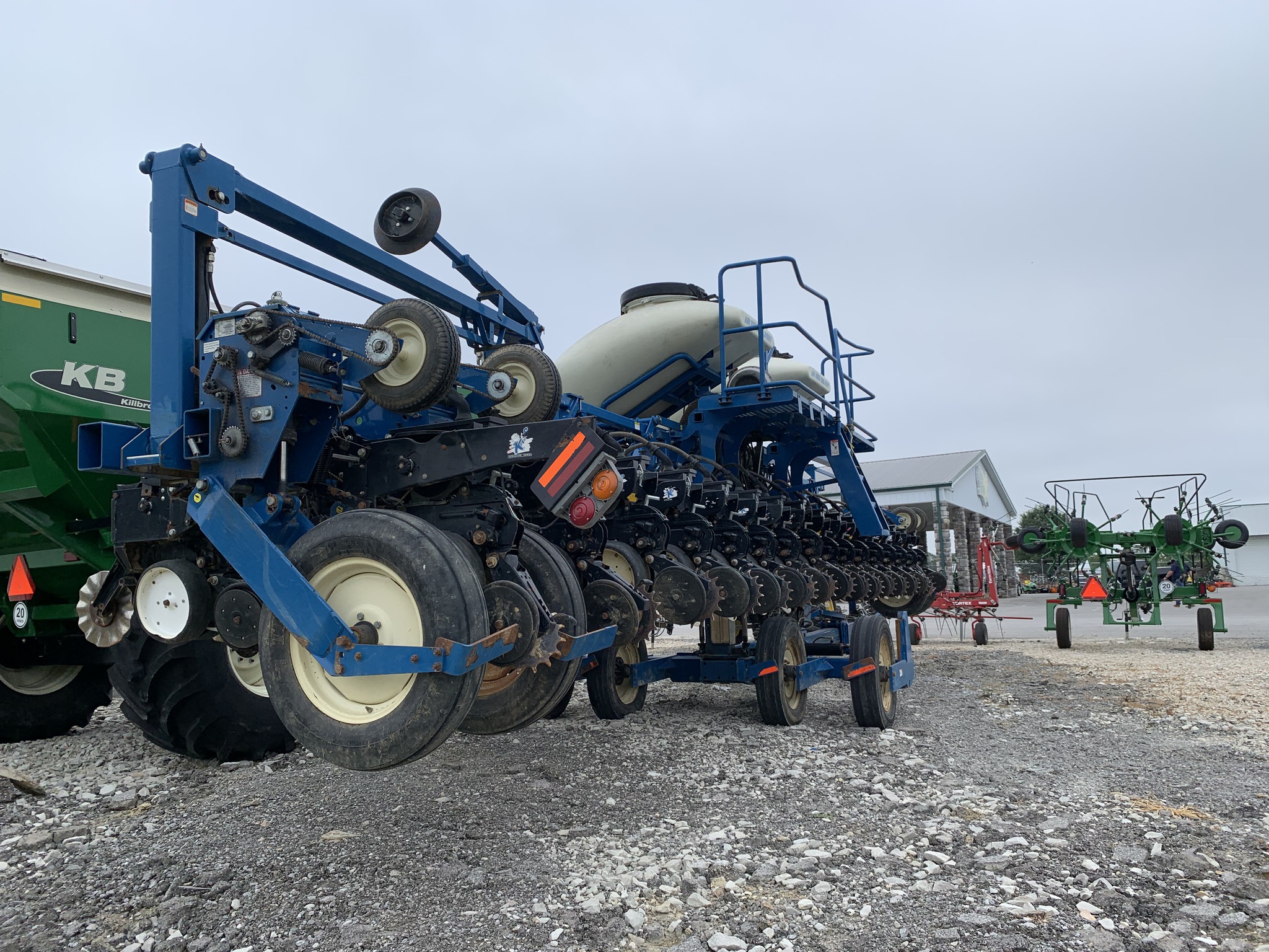 2011 Kinze 3600 Image 4