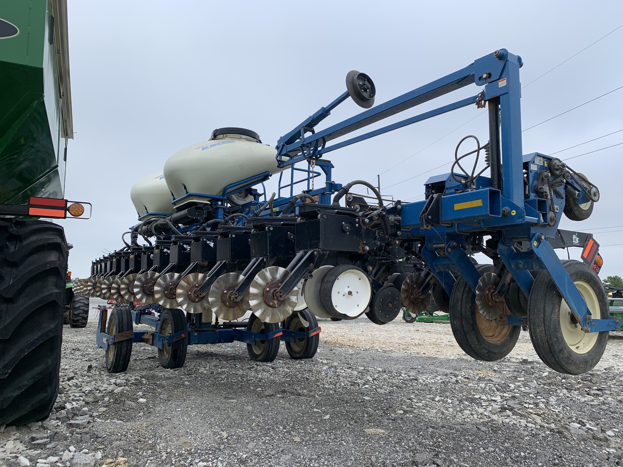 2011 Kinze 3600 Image 2