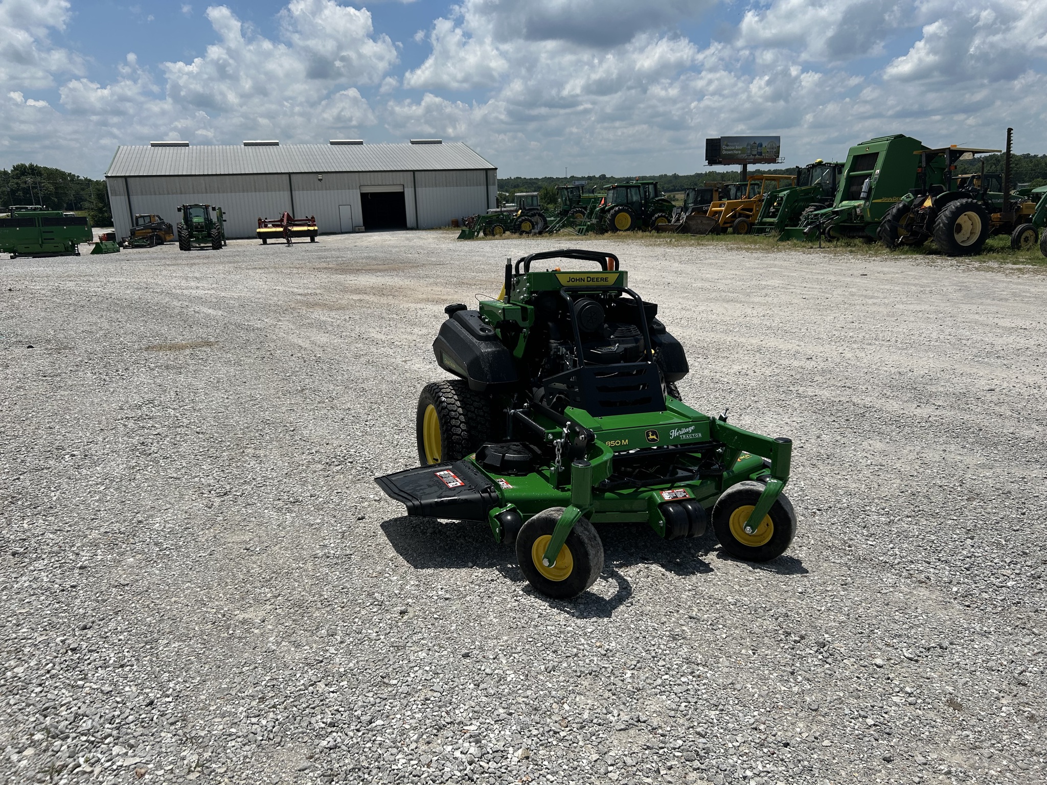  2025 John Deere Q850M at Heritage Tractor in Pittsburg, KS
