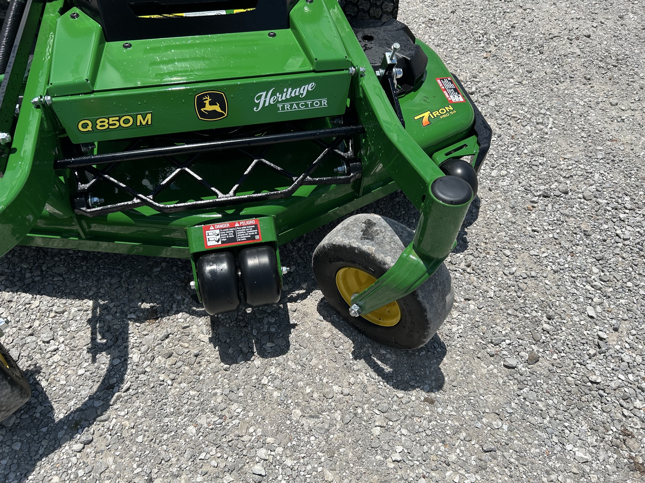  2025 John Deere Q850M at Heritage Tractor in Pittsburg, KS