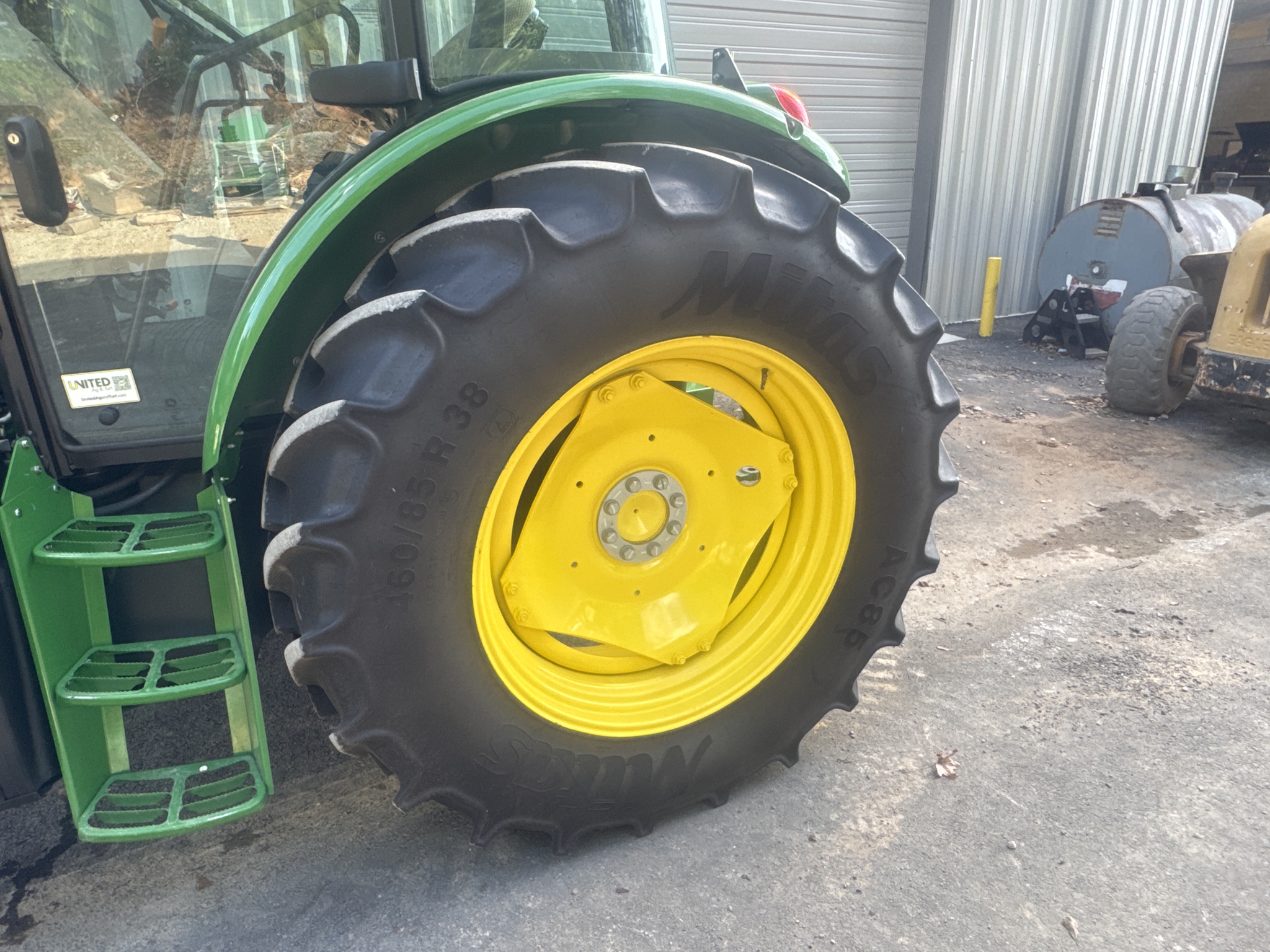 2024 John Deere 6105E Cab Image 26