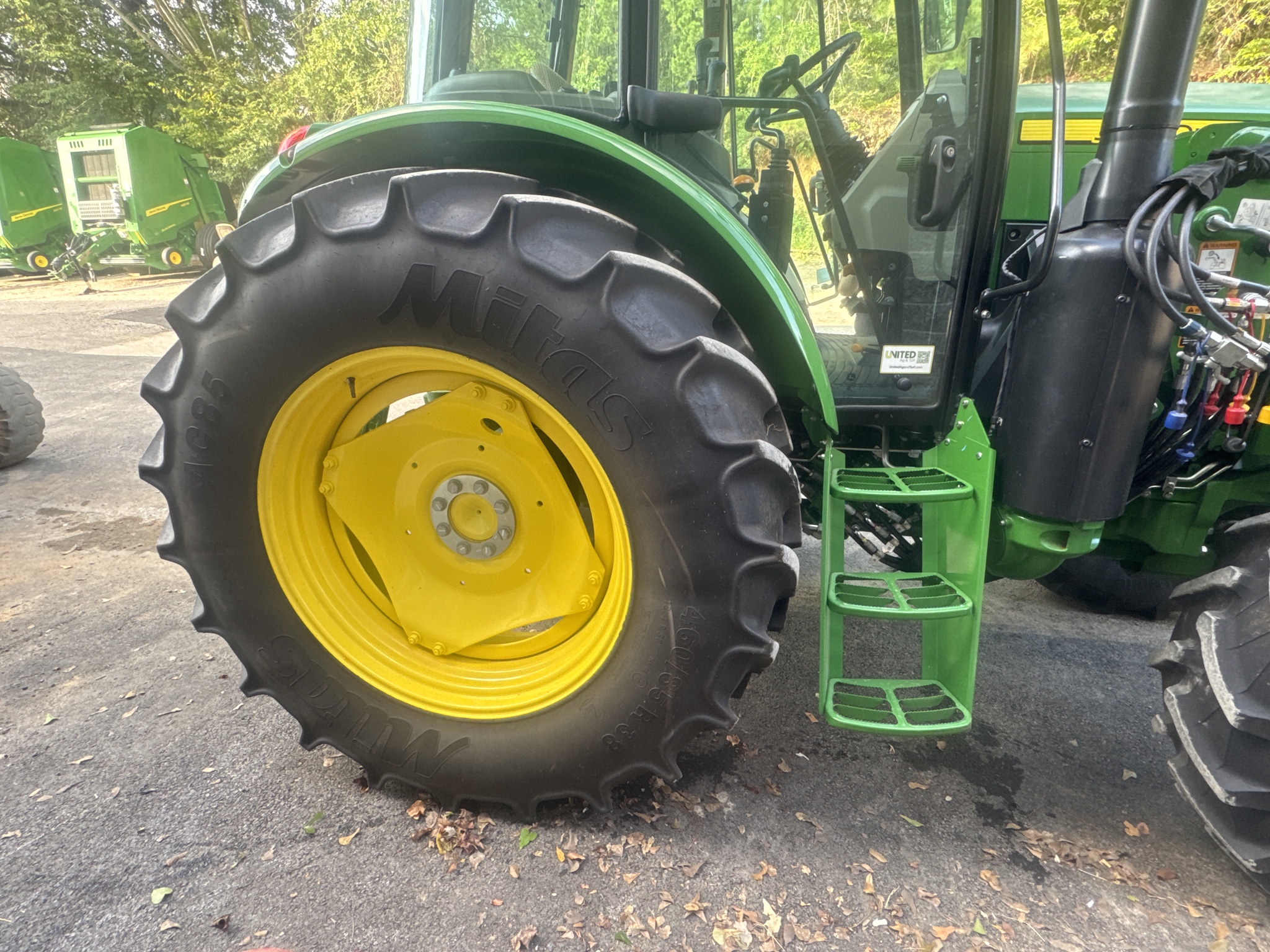 2024 John Deere 6105E Cab Image 27