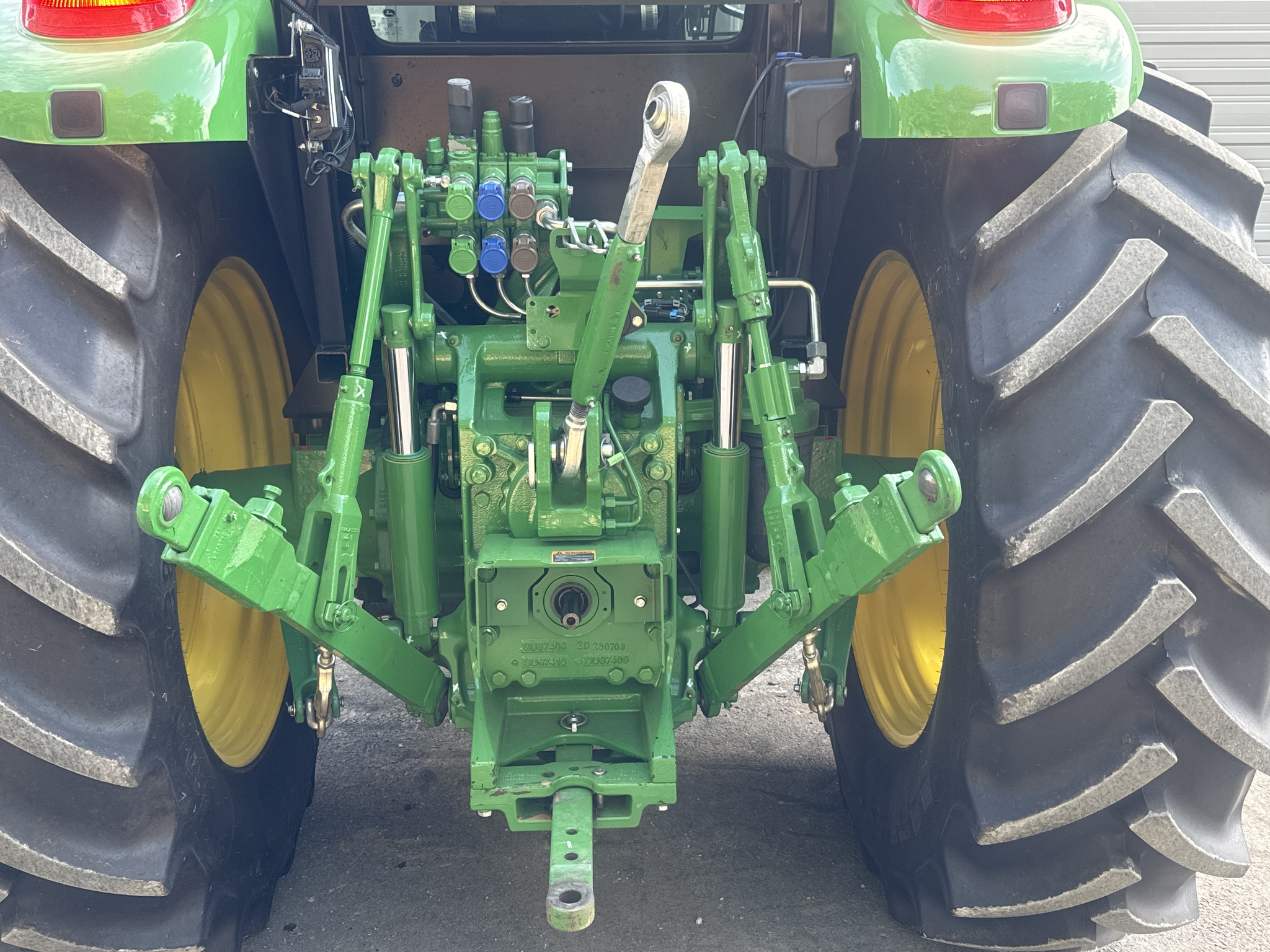 2024 John Deere 6105E Cab Image 9