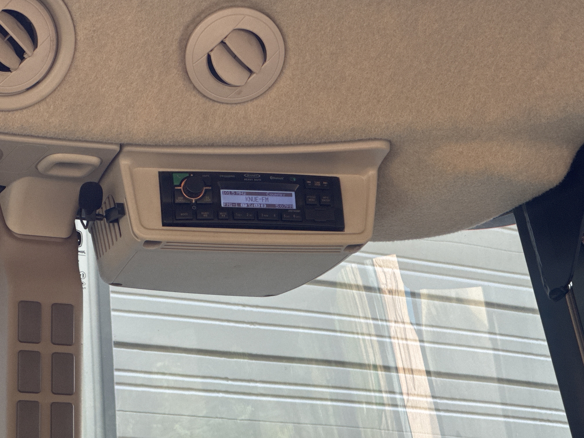 2024 John Deere 6105E Cab Image 23