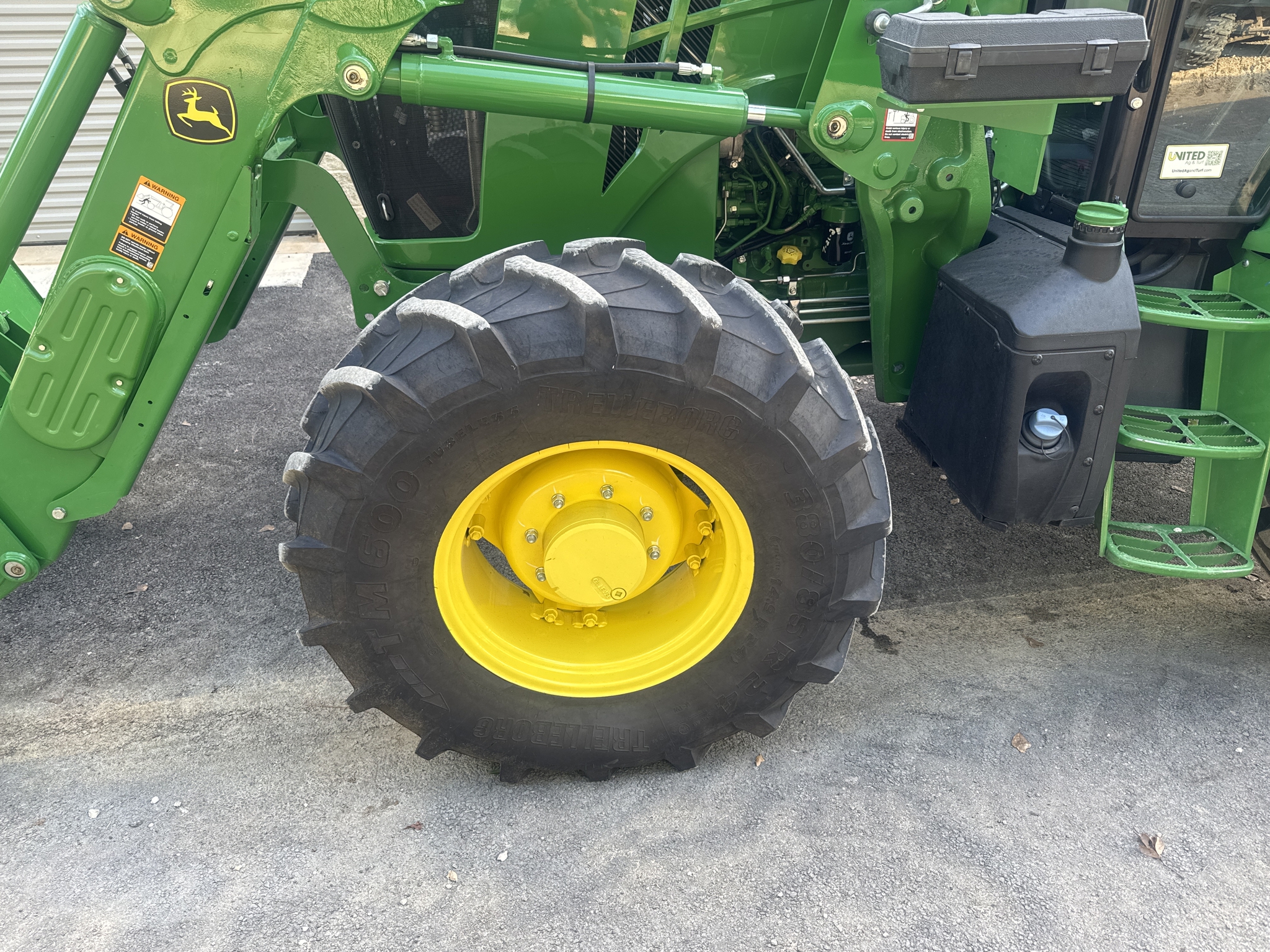 2024 John Deere 6105E Cab Image 24