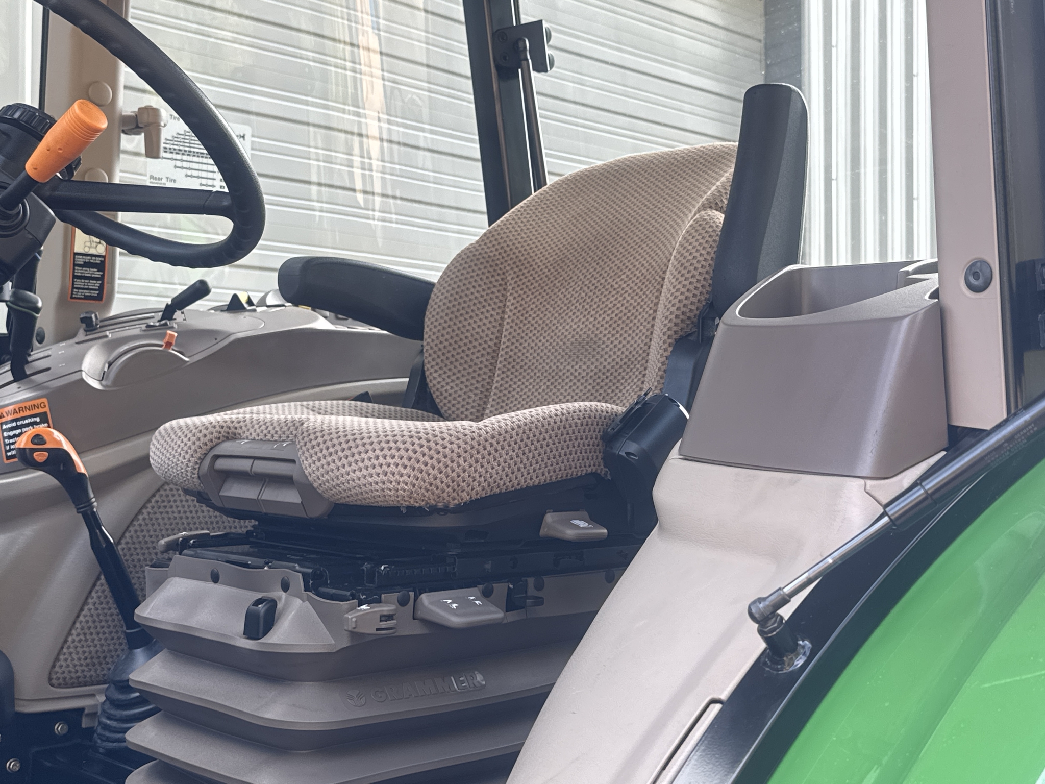 2024 John Deere 6105E Cab Image 17