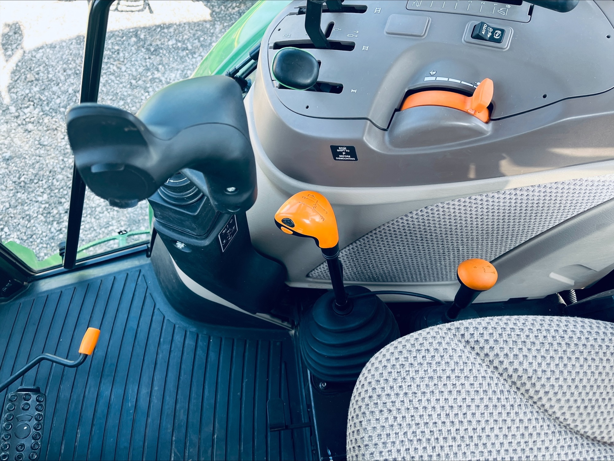 2022 John Deere 5090E Image 17