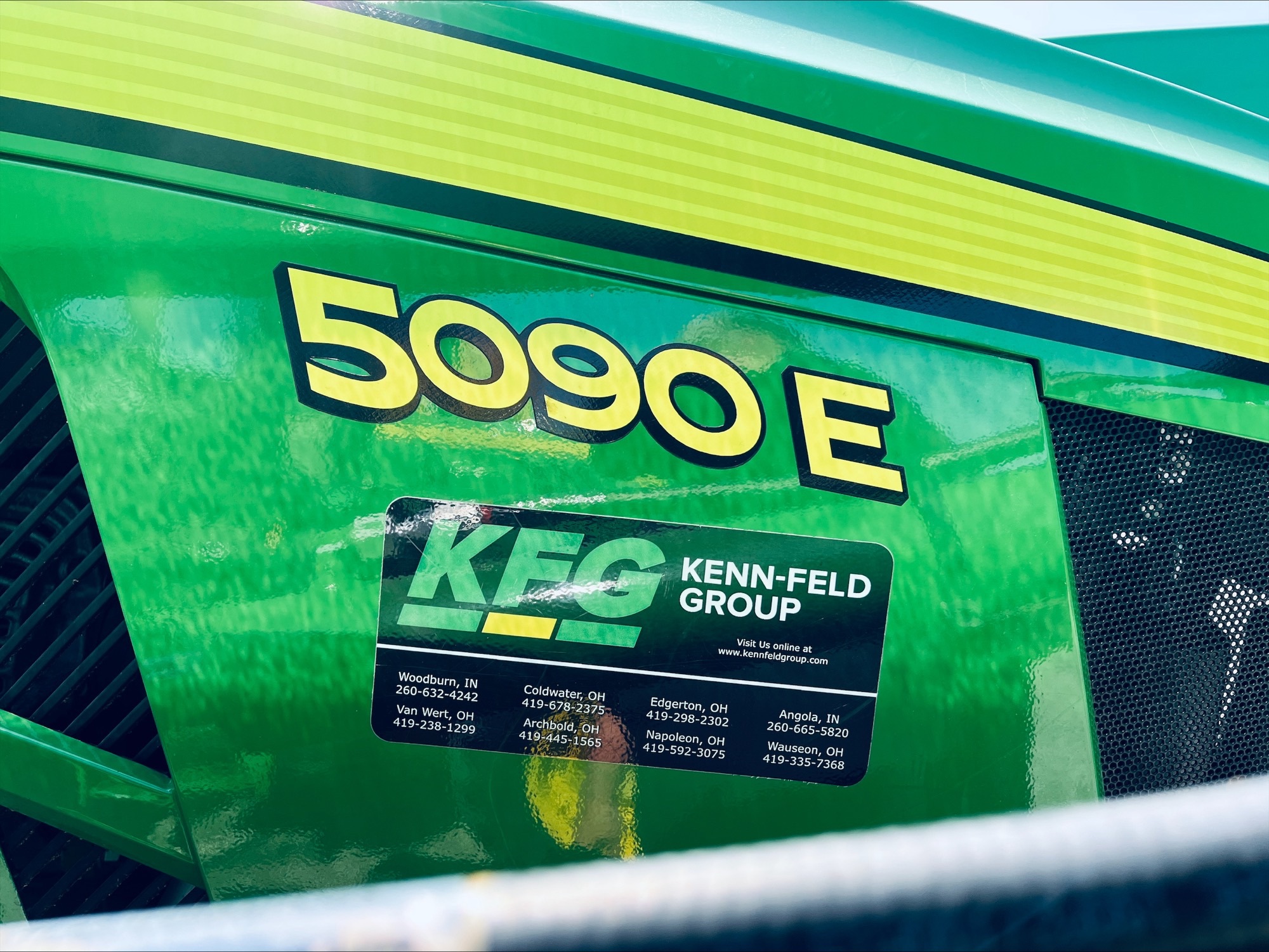 2022 John Deere 5090E Image 4