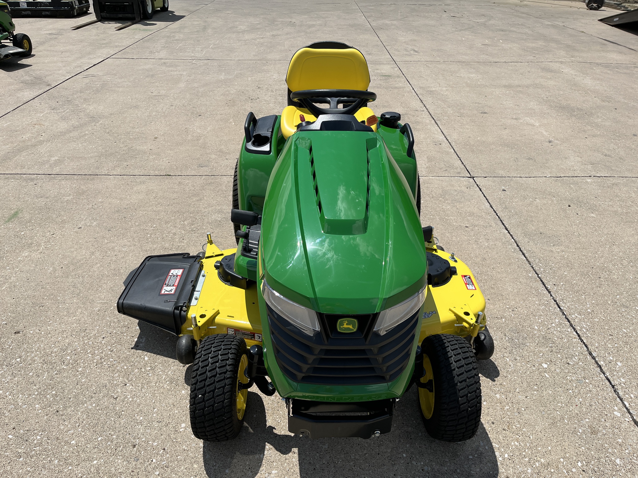 2020 John Deere X570 Image 2
