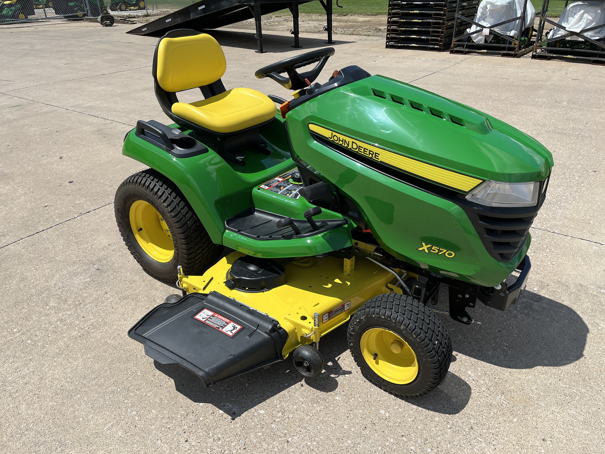 2020 John Deere X570 Image 3