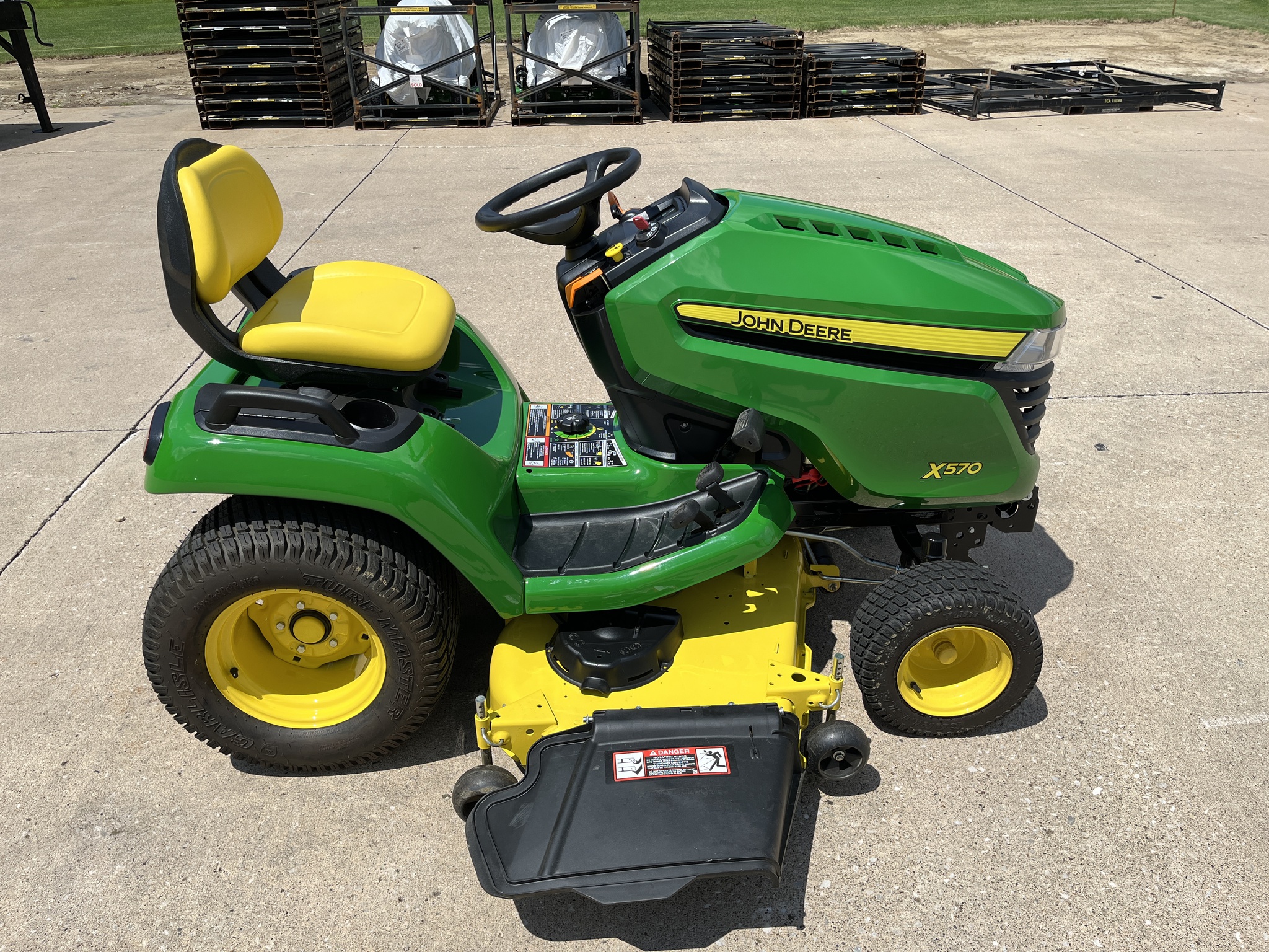 2020 John Deere X570 Image 4