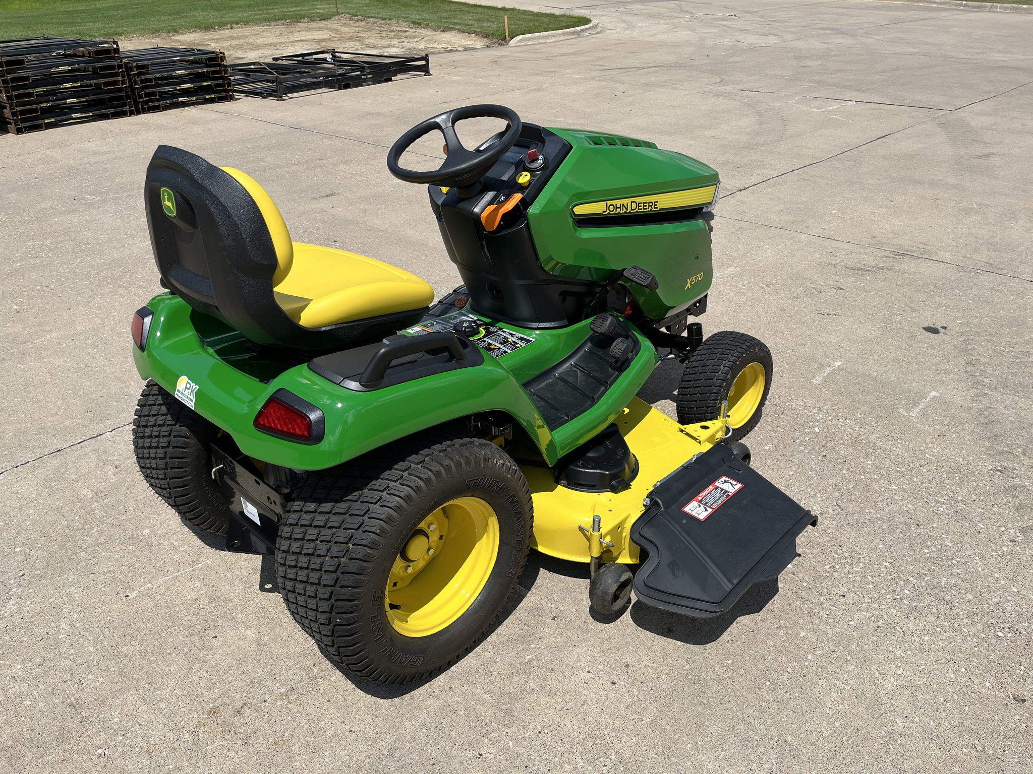 2020 John Deere X570 Image 5