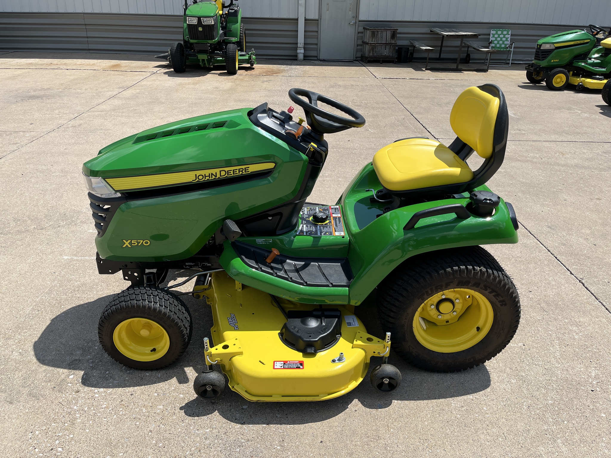 2020 John Deere X570 Image 8