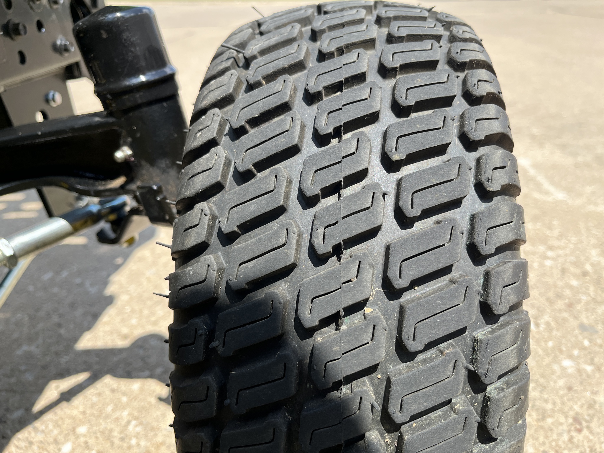 2020 John Deere X570 Image 13