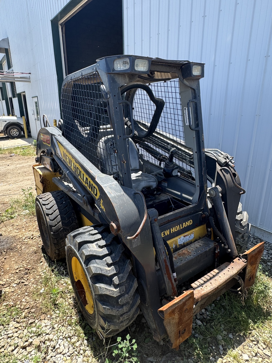 2017 New Holland L218 Image 3