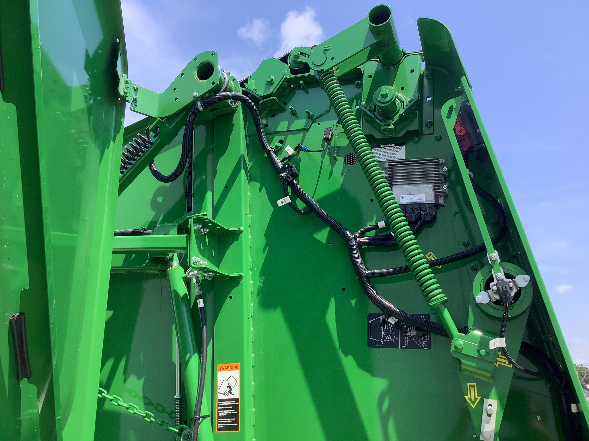 2024 John Deere 561M Image 39