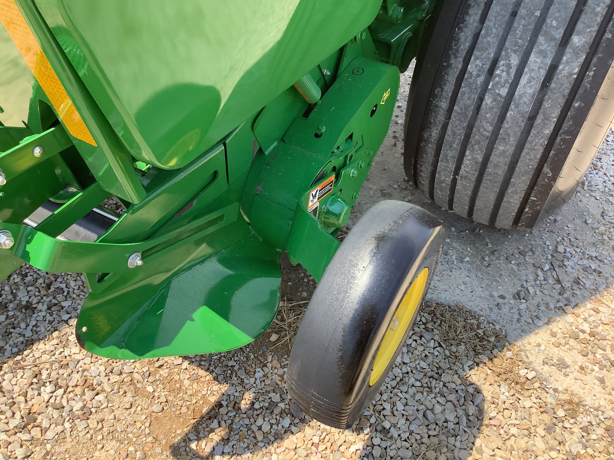 2024 John Deere 561M Image 31