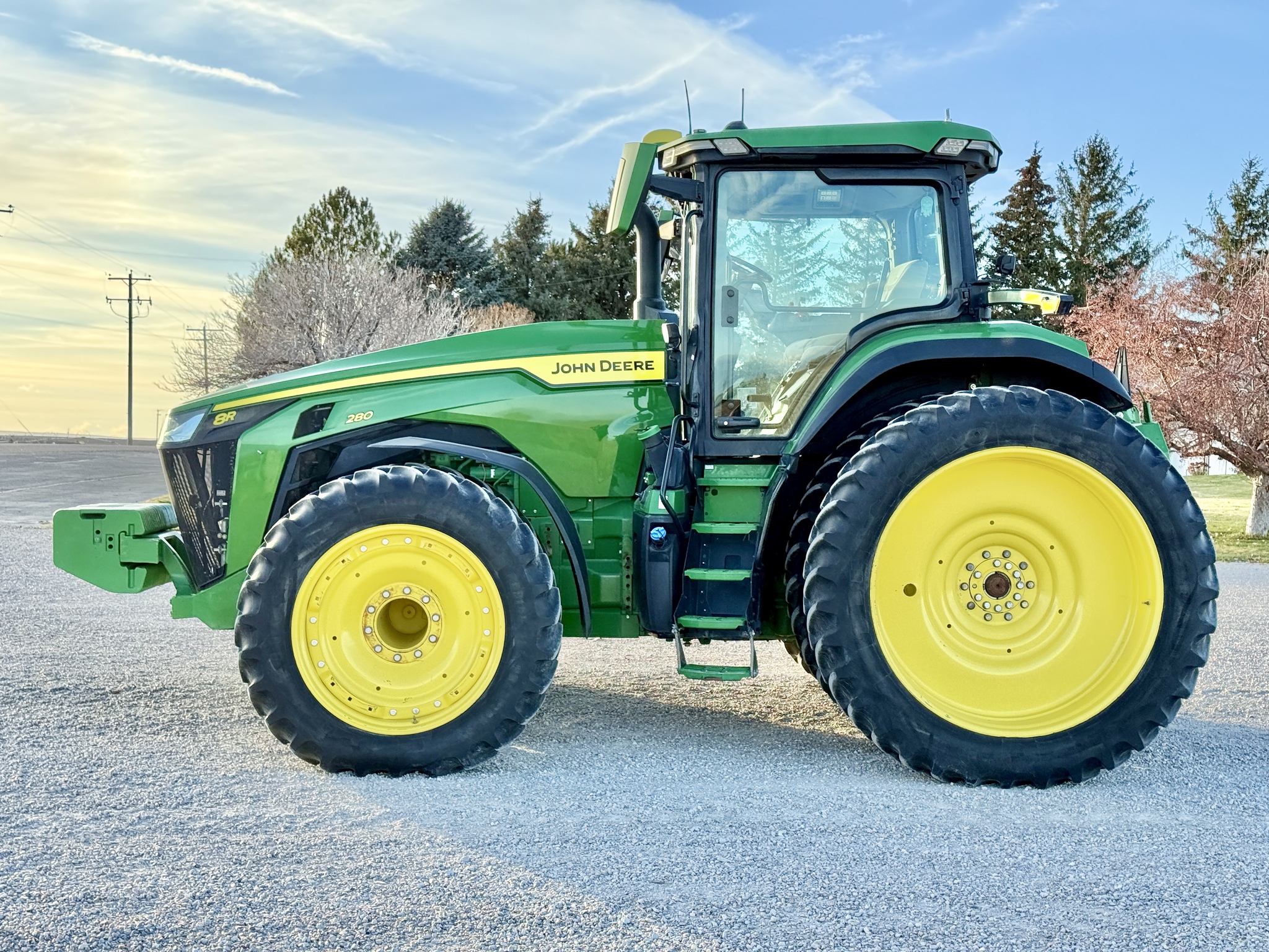 2022 John Deere 8R 280 Image 2