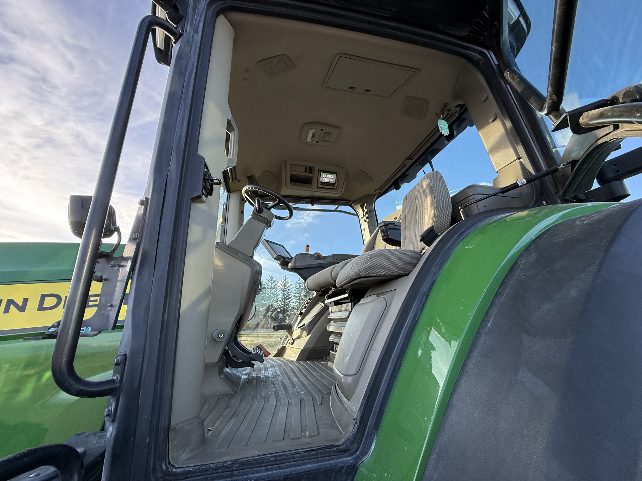 2022 John Deere 8R 280 Image 9