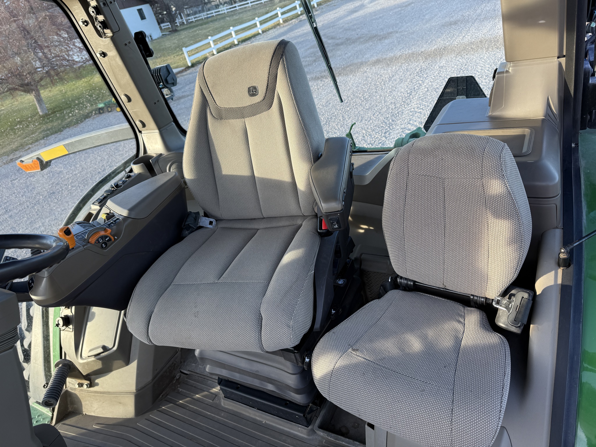 2022 John Deere 8R 280 Image 12