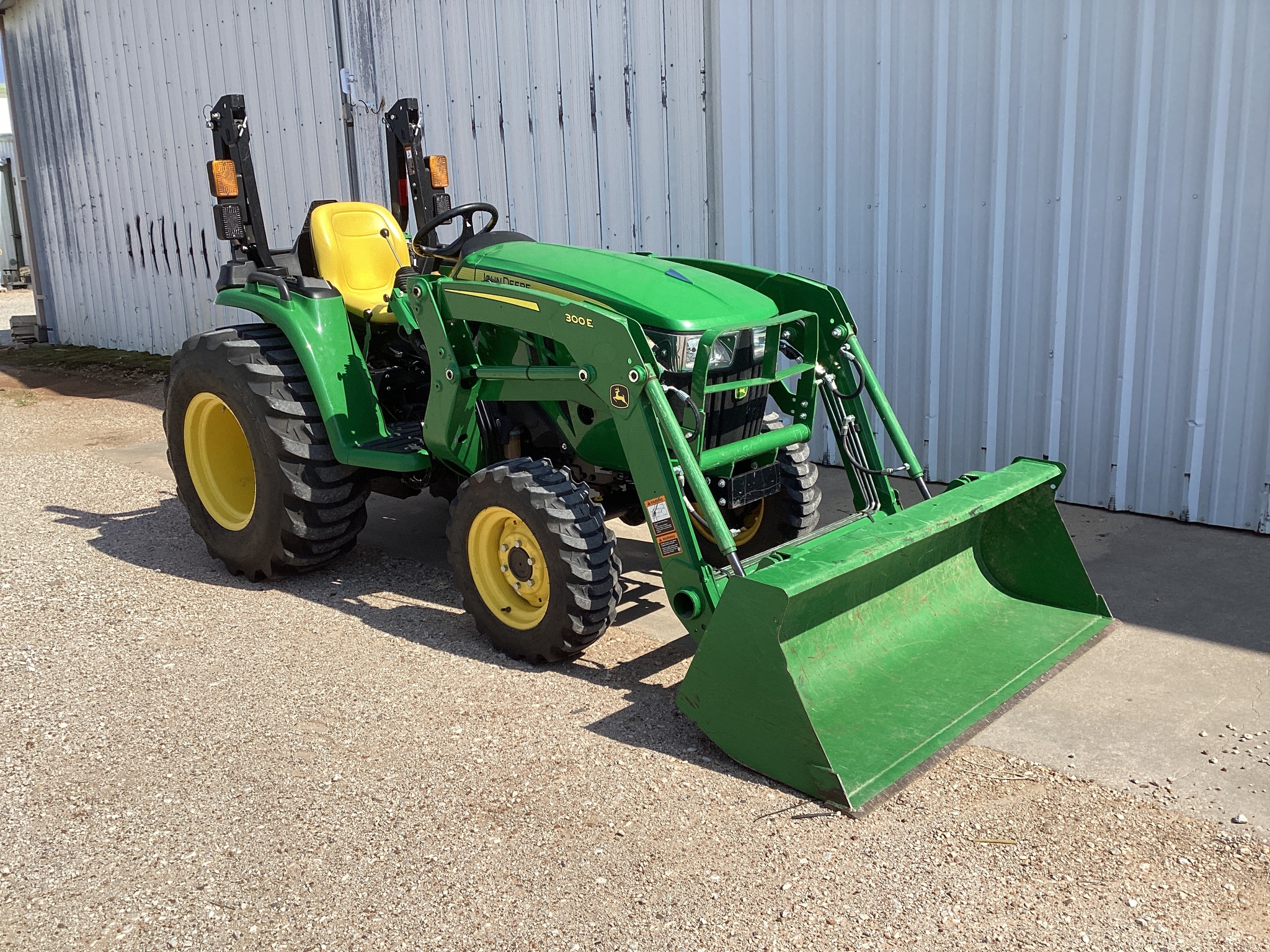 2022 John Deere 3025E Image 5