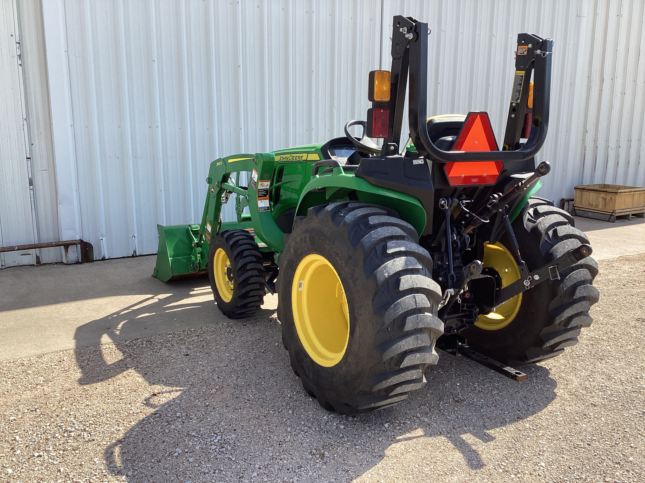 2022 John Deere 3025E Image 10