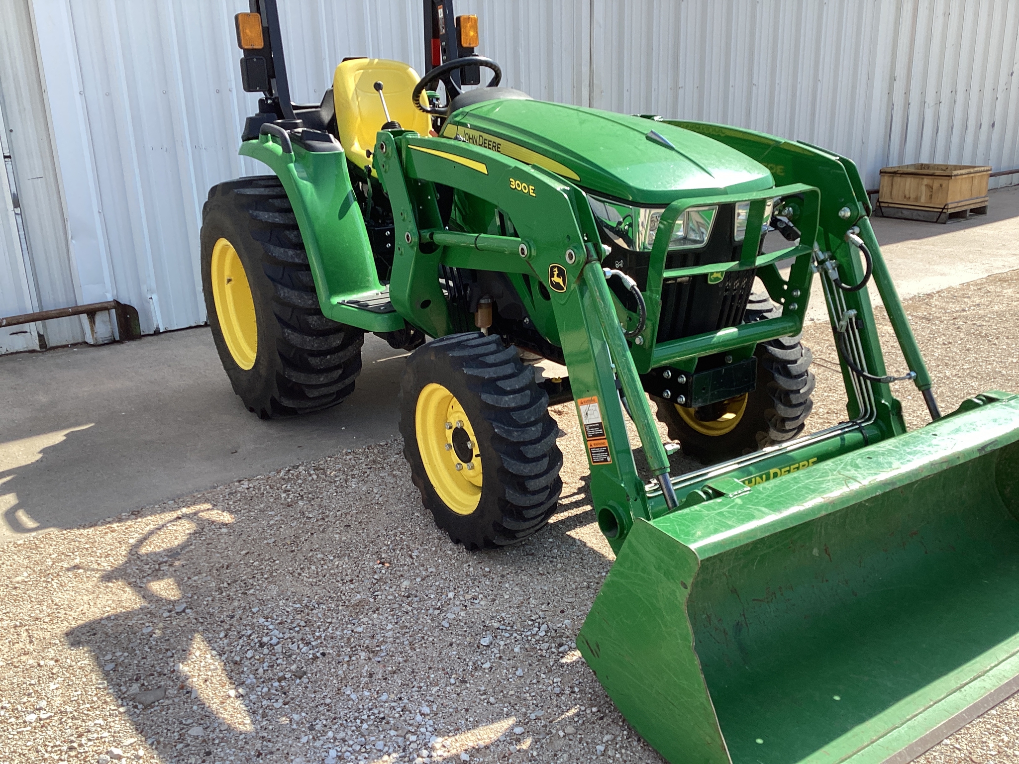 2022 John Deere 3025E Image 7