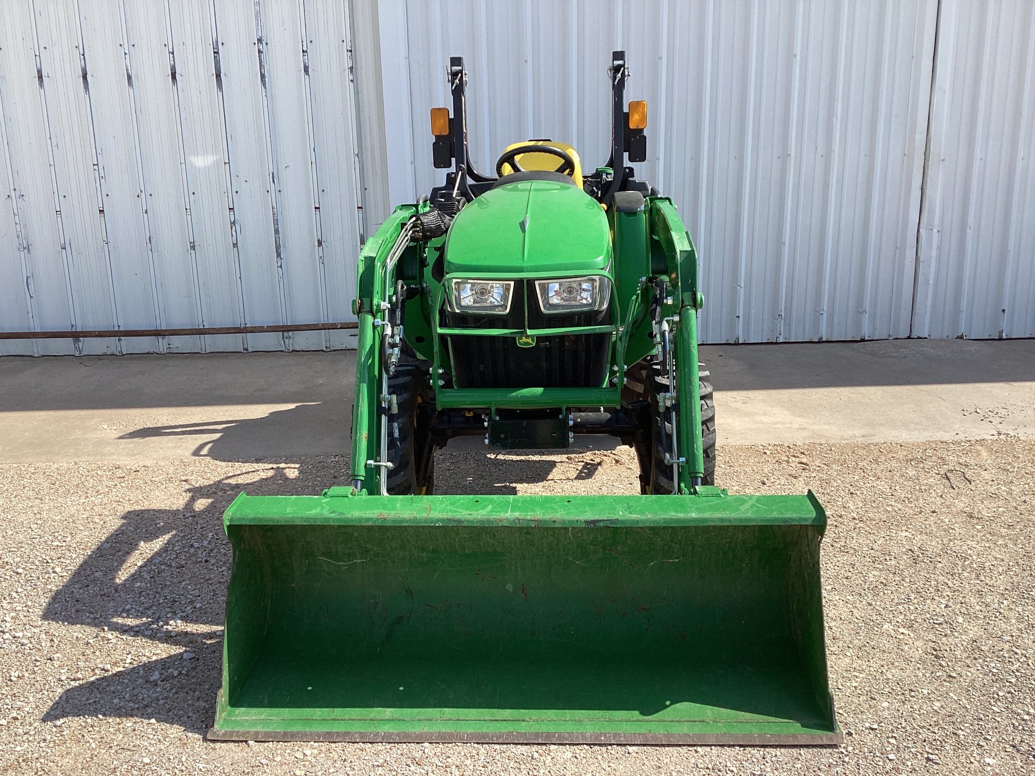 2022 John Deere 3025E Image 8