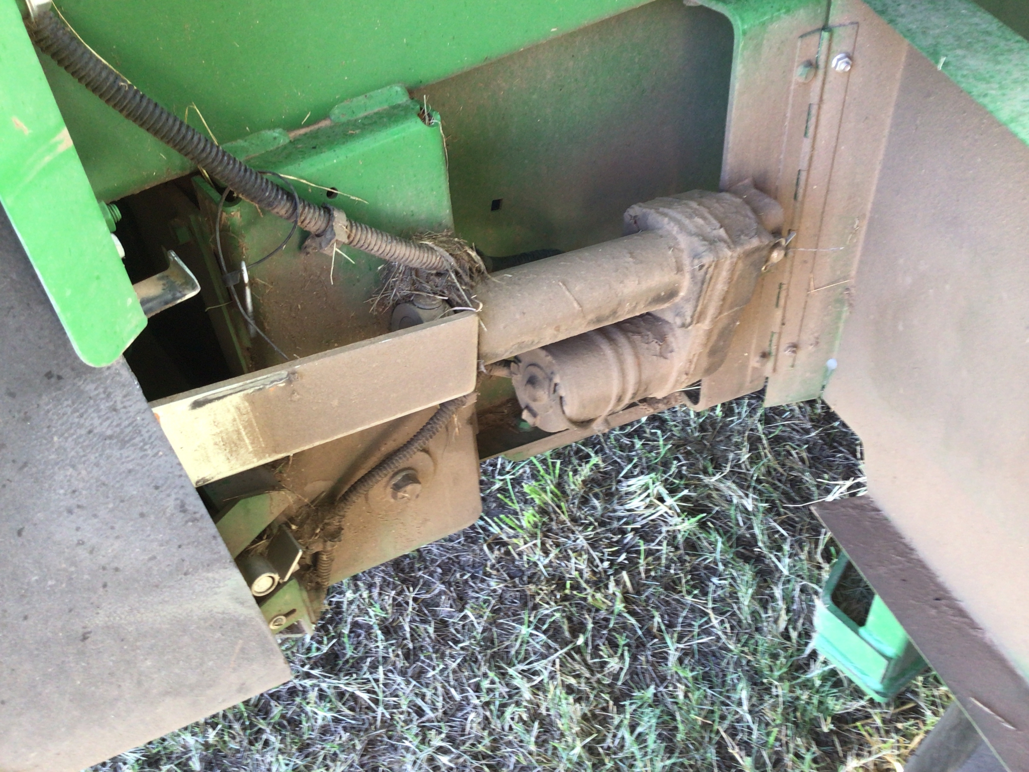 2018 John Deere 560M Image 27
