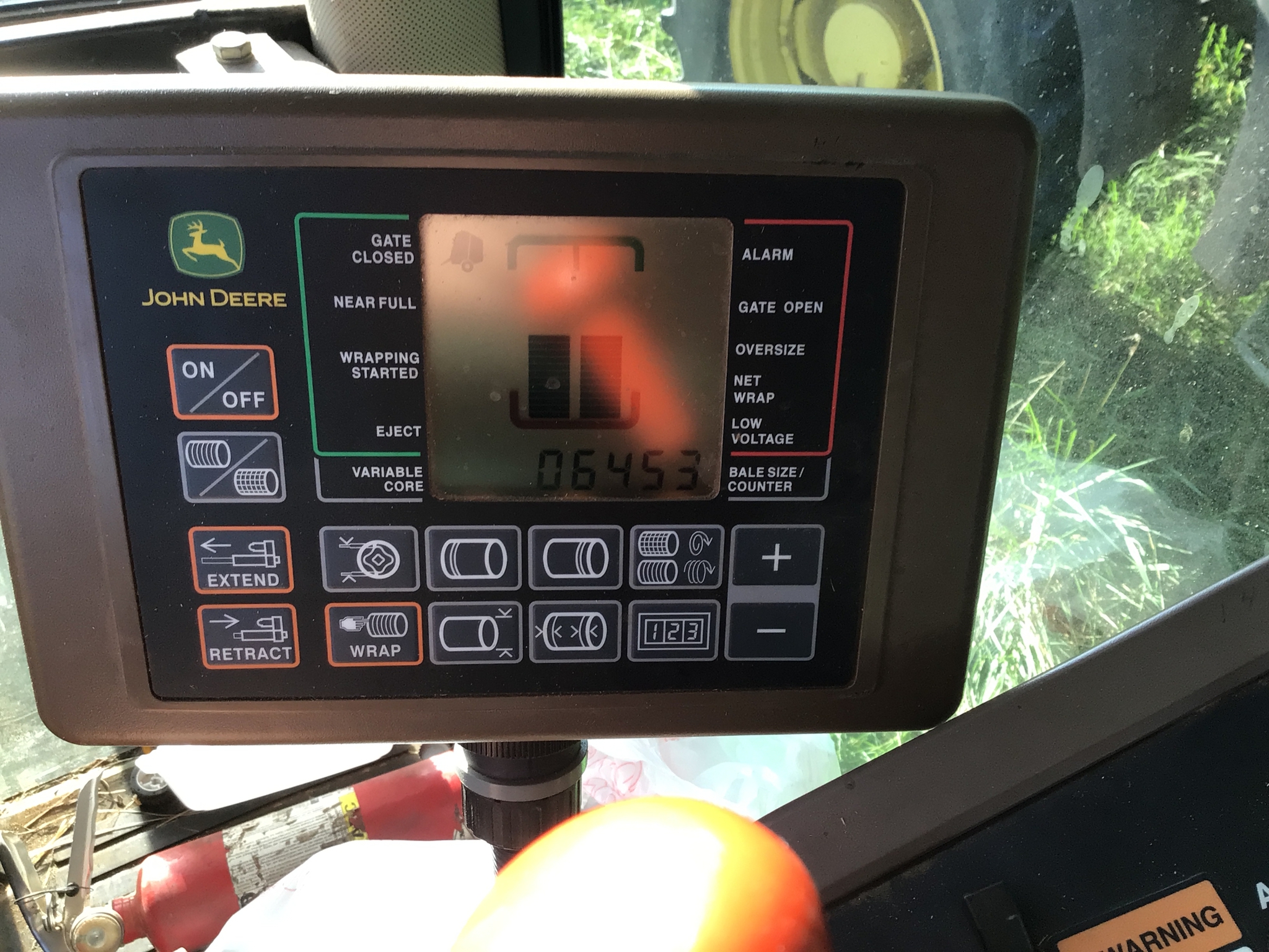 2018 John Deere 560M Image 8