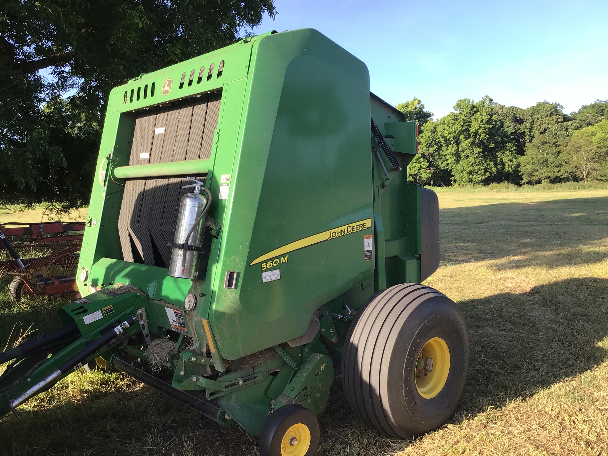 2018 John Deere 560M Image 3