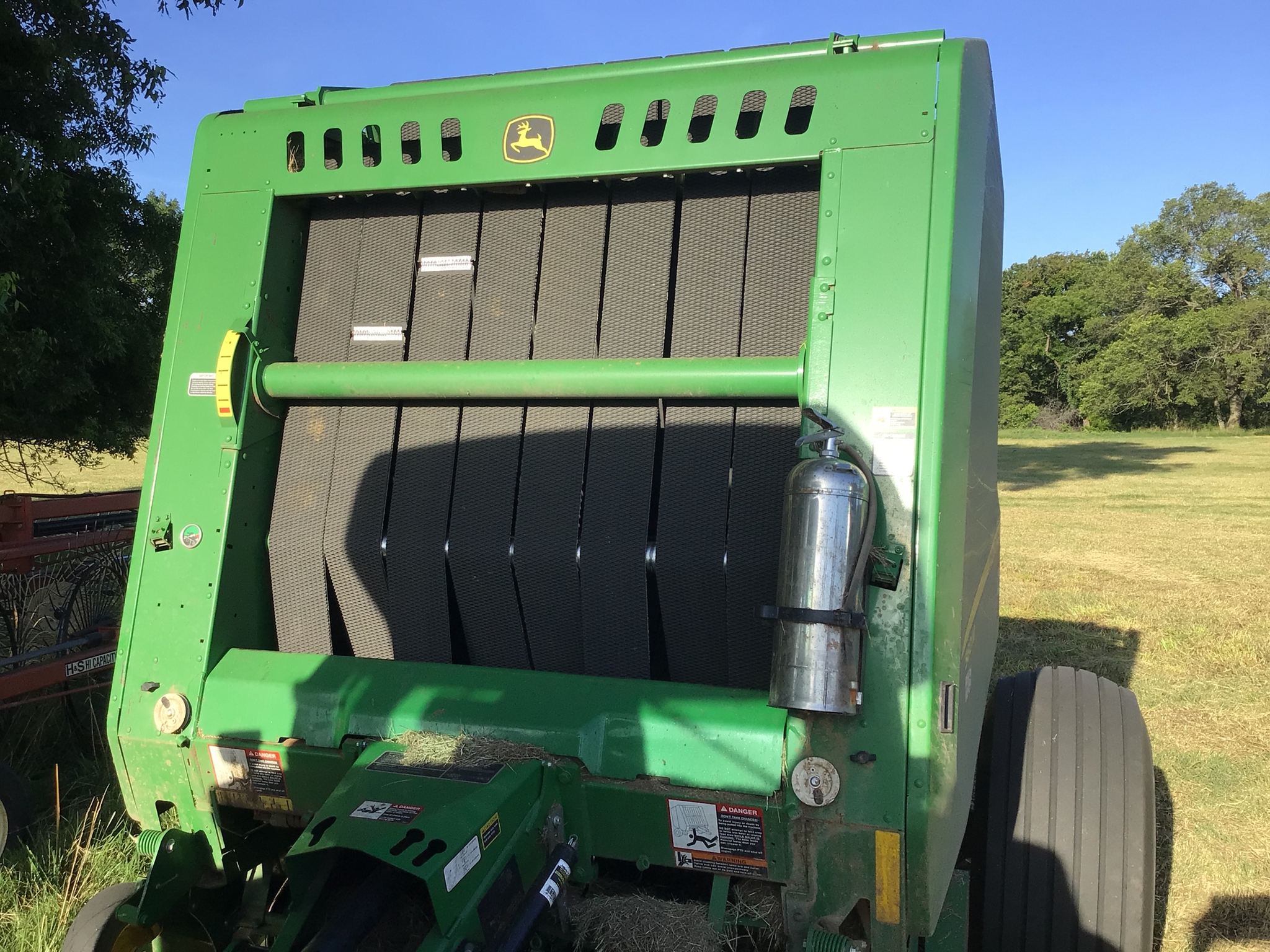 2018 John Deere 560M Image 4