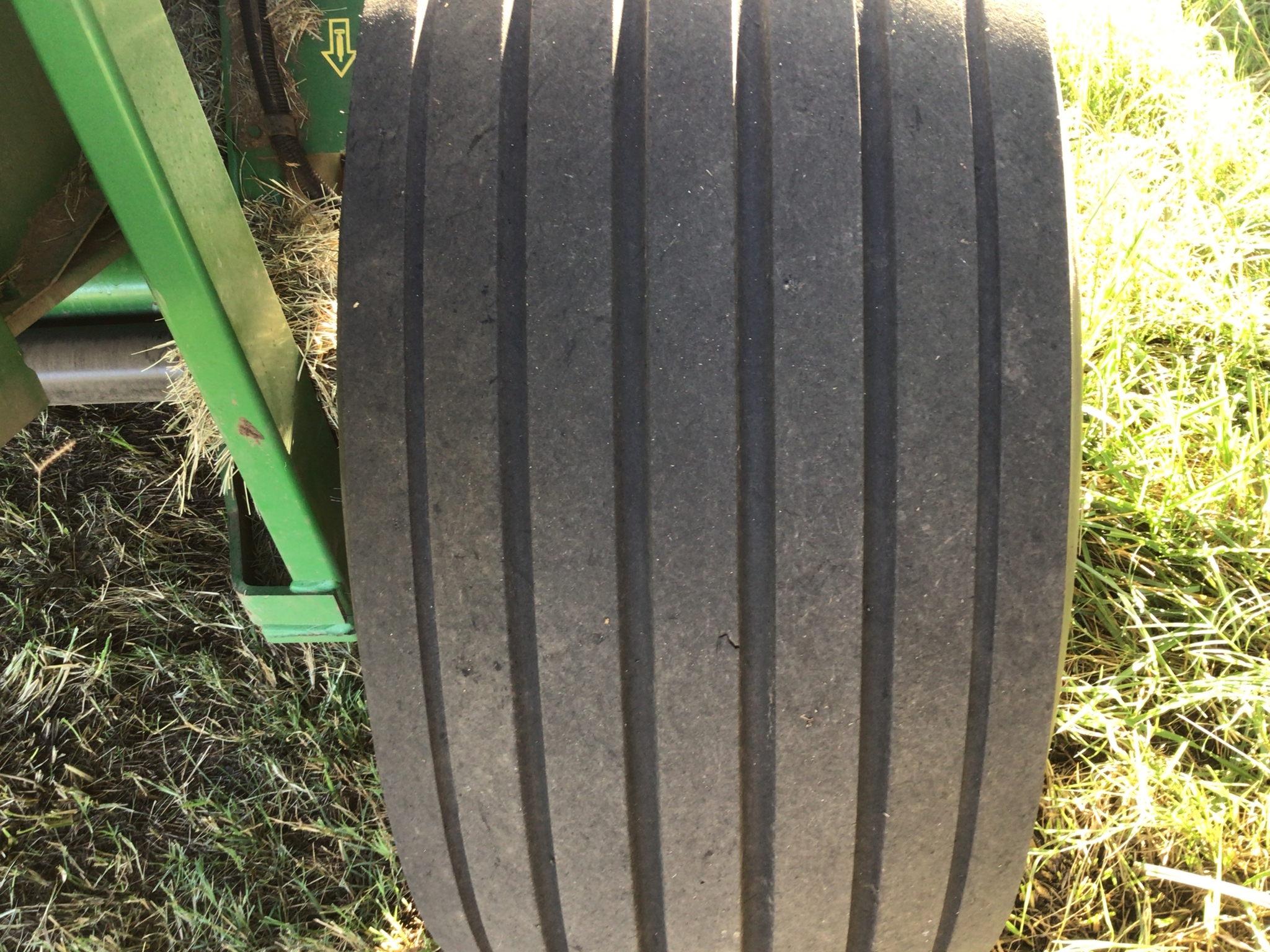 2018 John Deere 560M Image 32