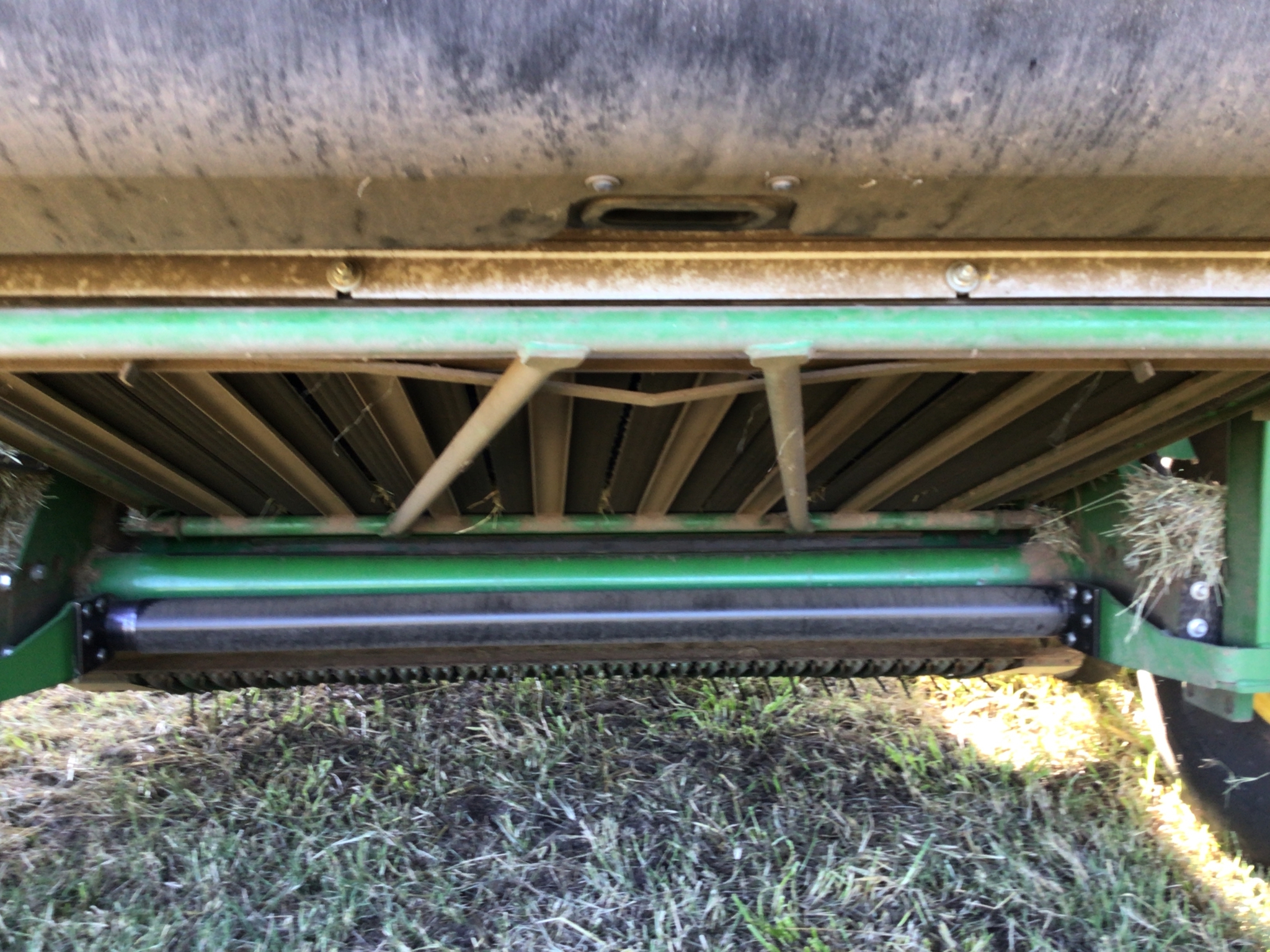 2018 John Deere 560M Image 12