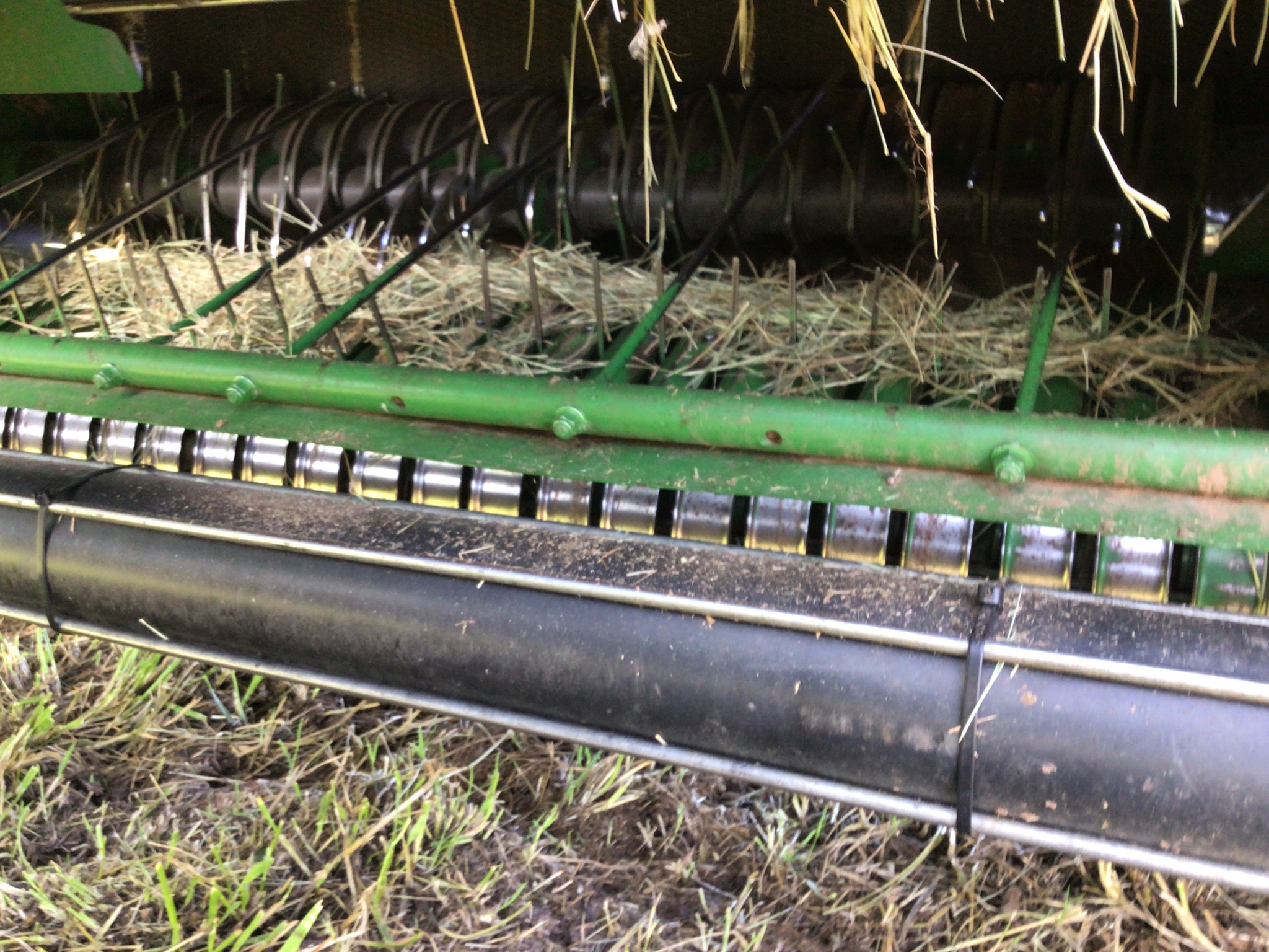 2018 John Deere 560M Image 10