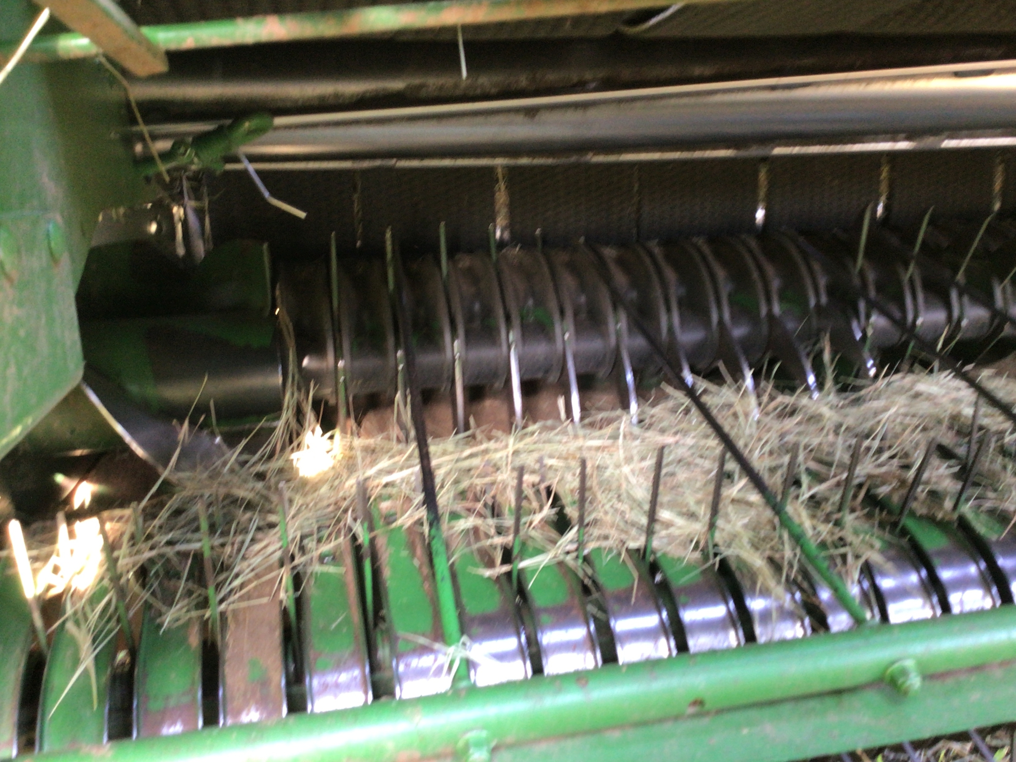 2018 John Deere 560M Image 11