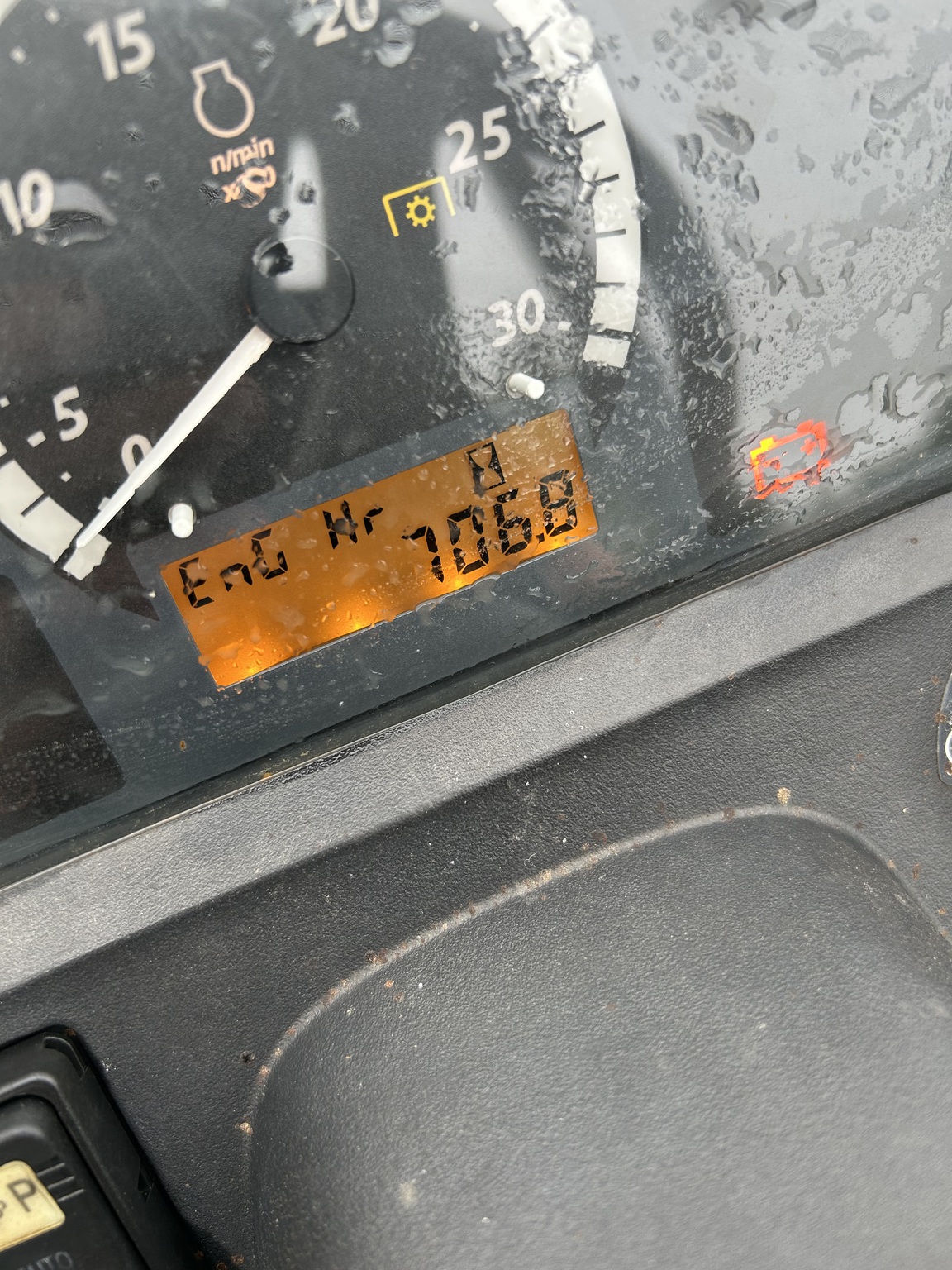 2016 John Deere 3038E Image 9