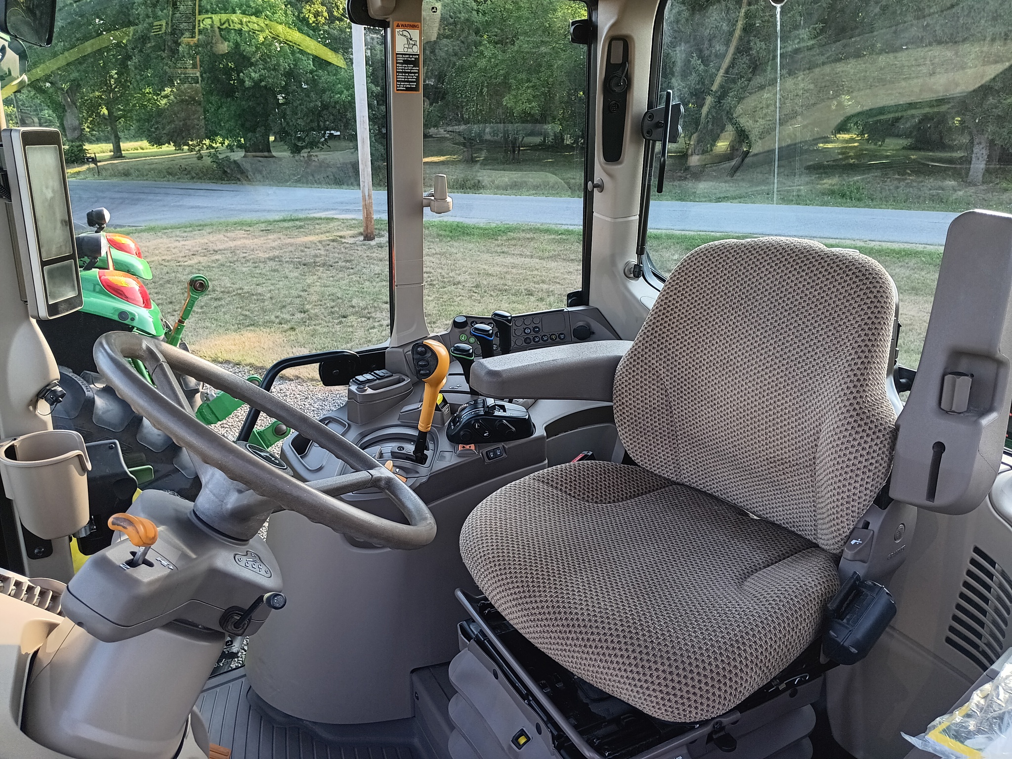 2023 John Deere 6110M Image 9