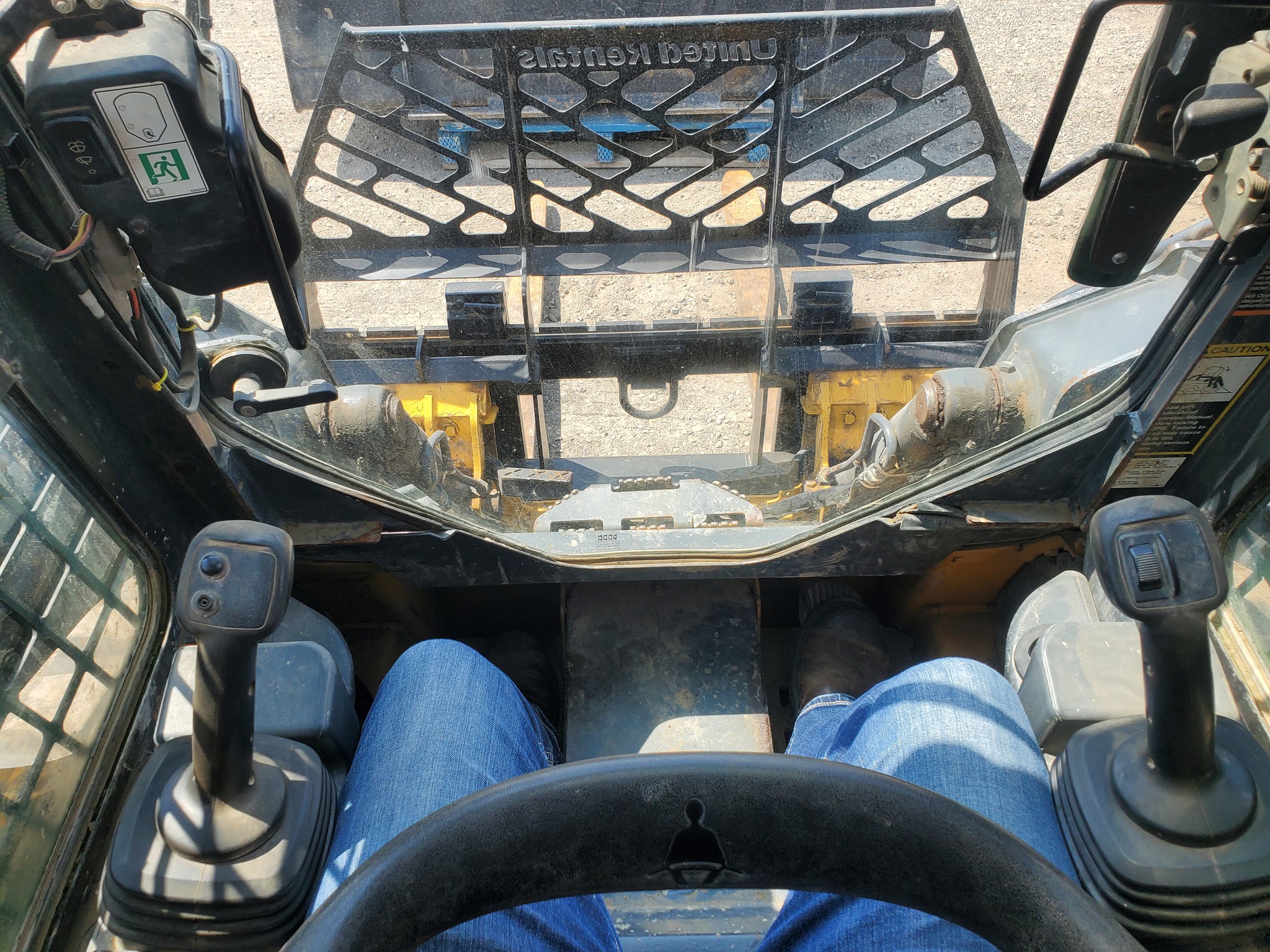 2016 John Deere 317G Image 13