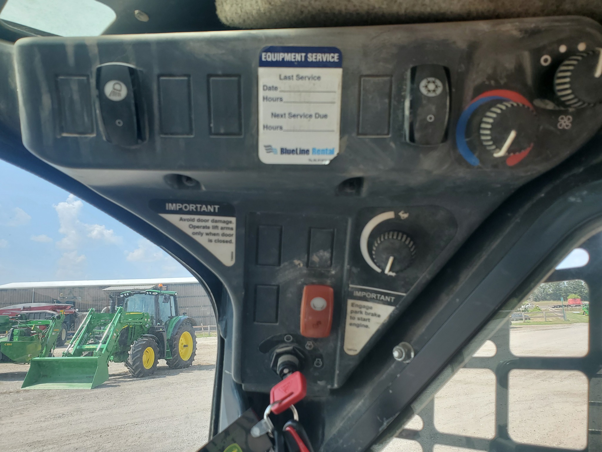 2016 John Deere 317G Image 4