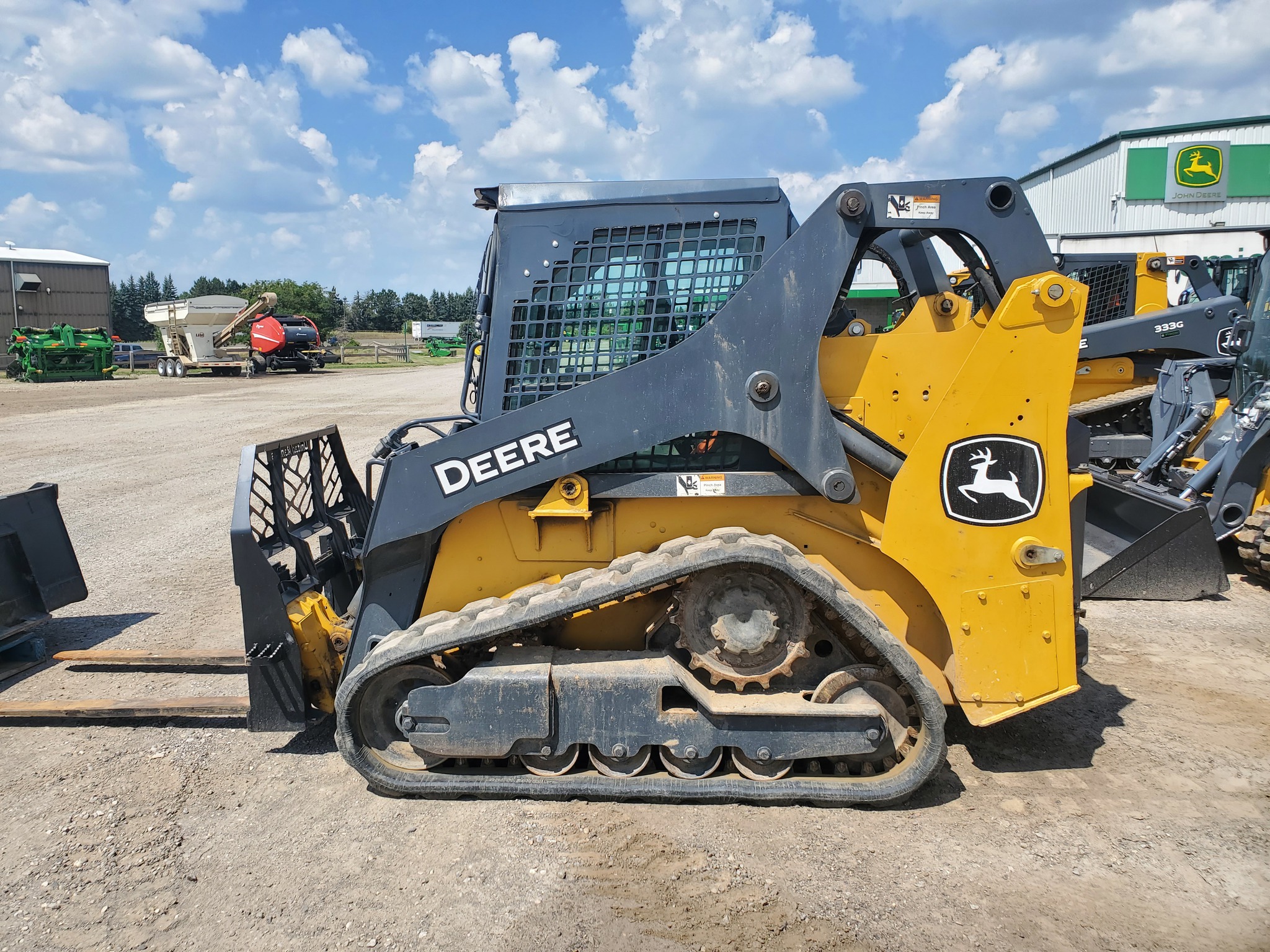 2016 John Deere 317G Image 12