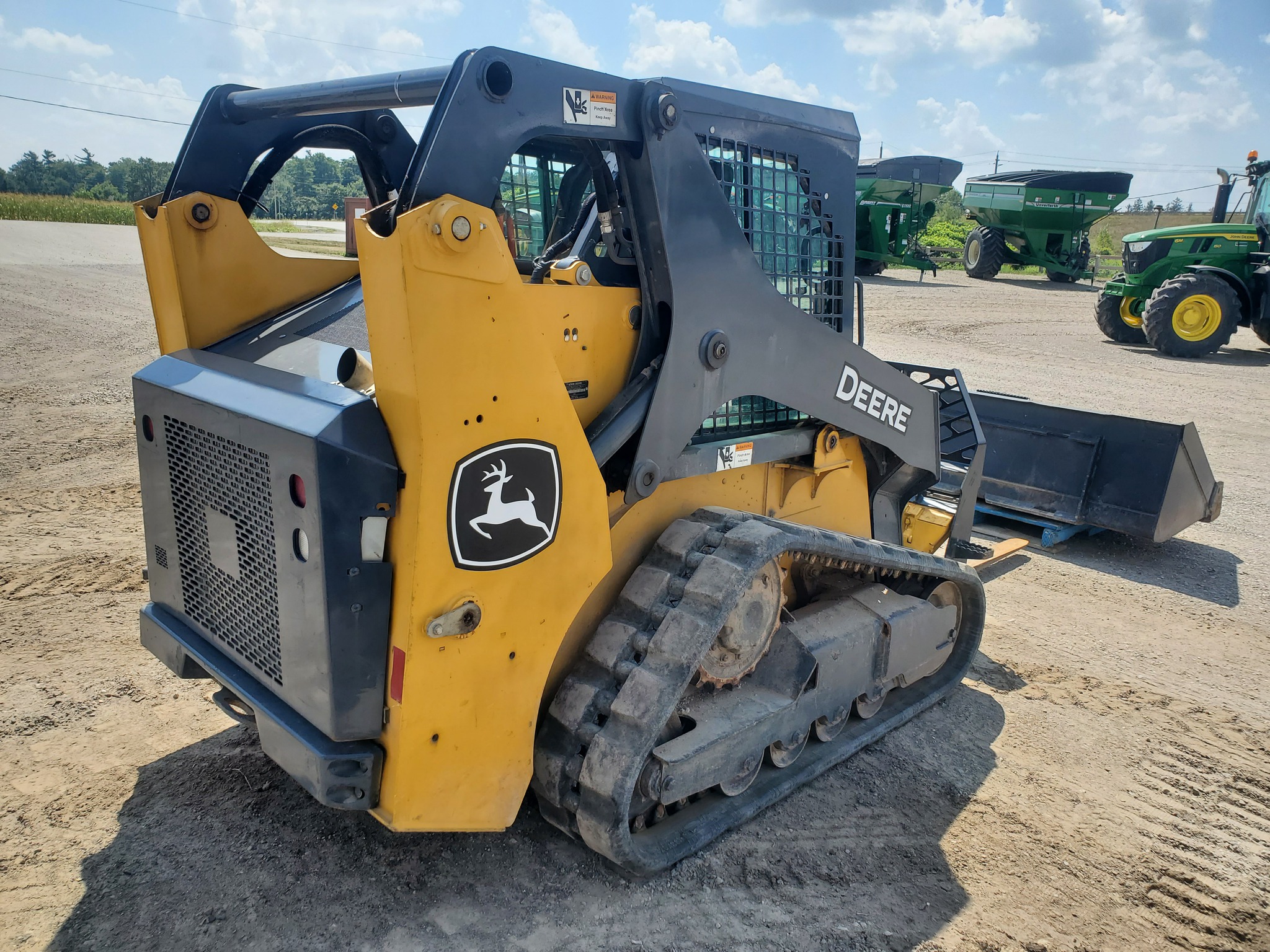 2016 John Deere 317G Image 11