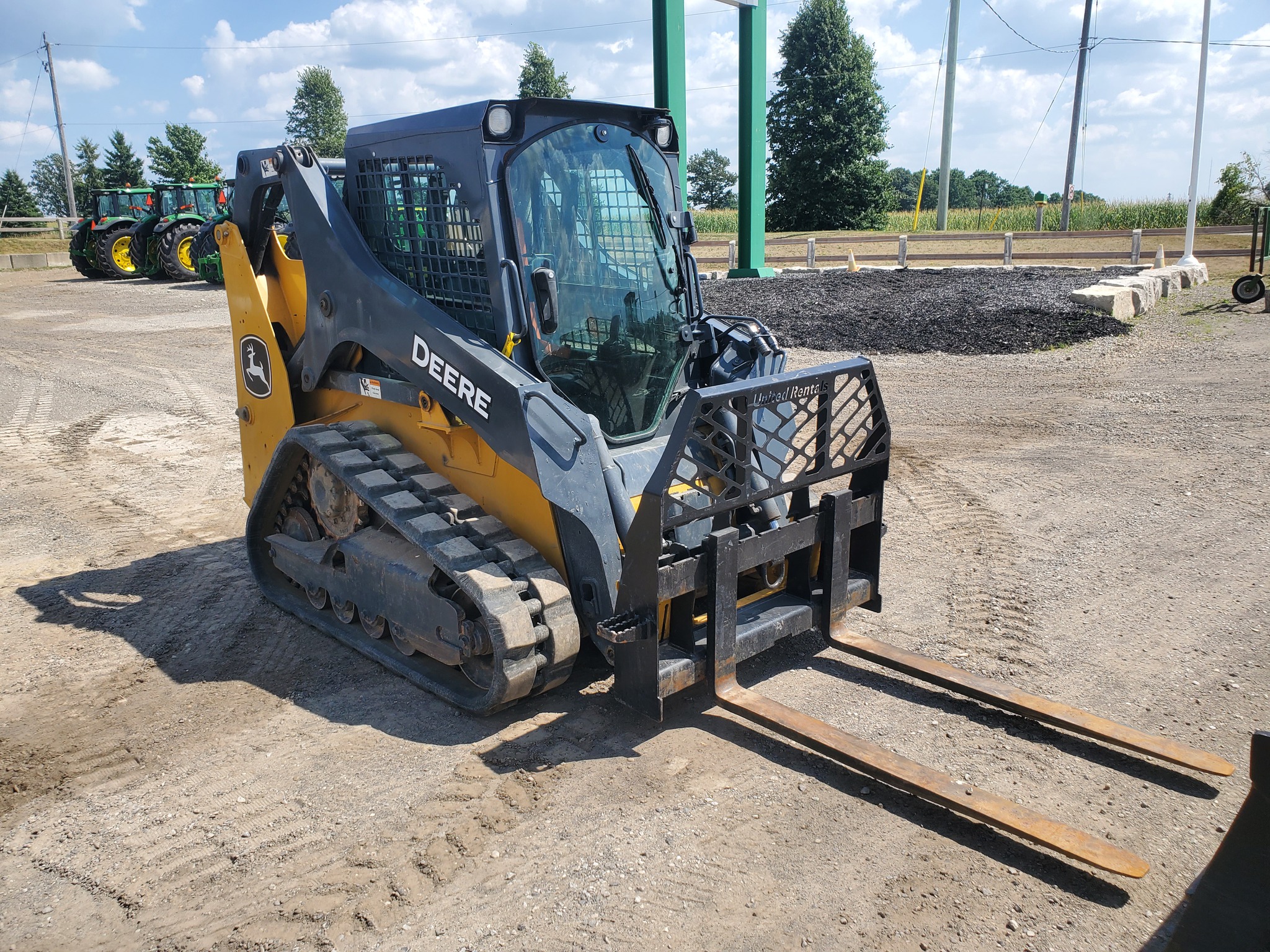 2016 John Deere 317G Image 2