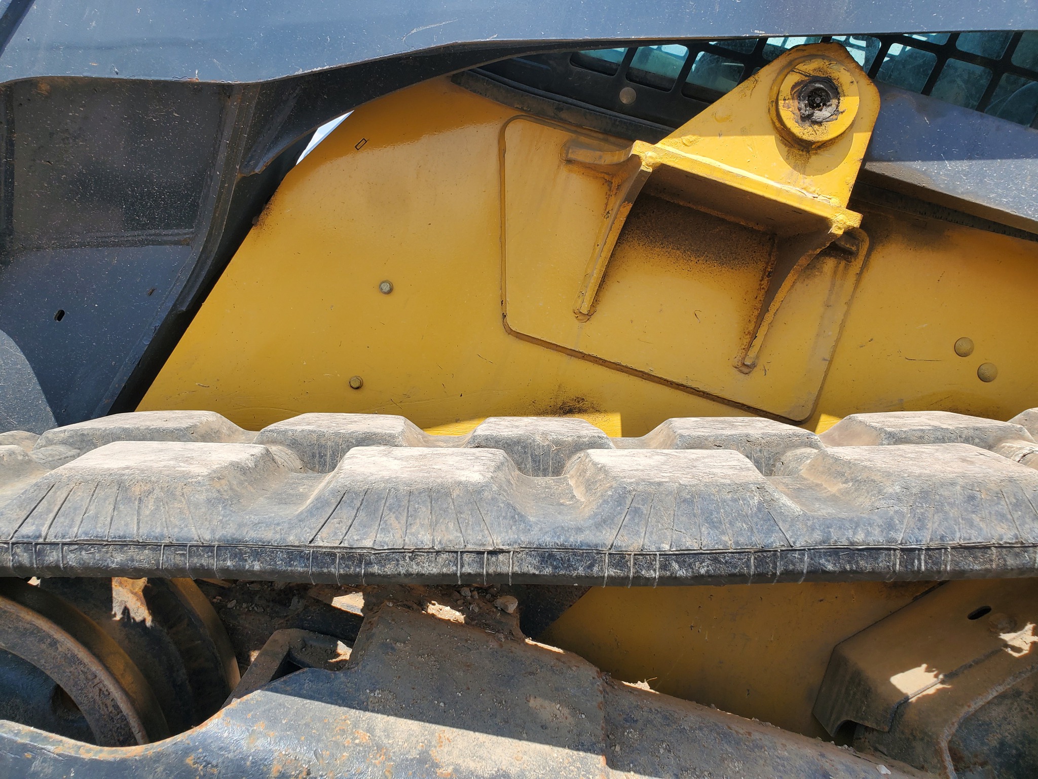 2016 John Deere 317G Image 9