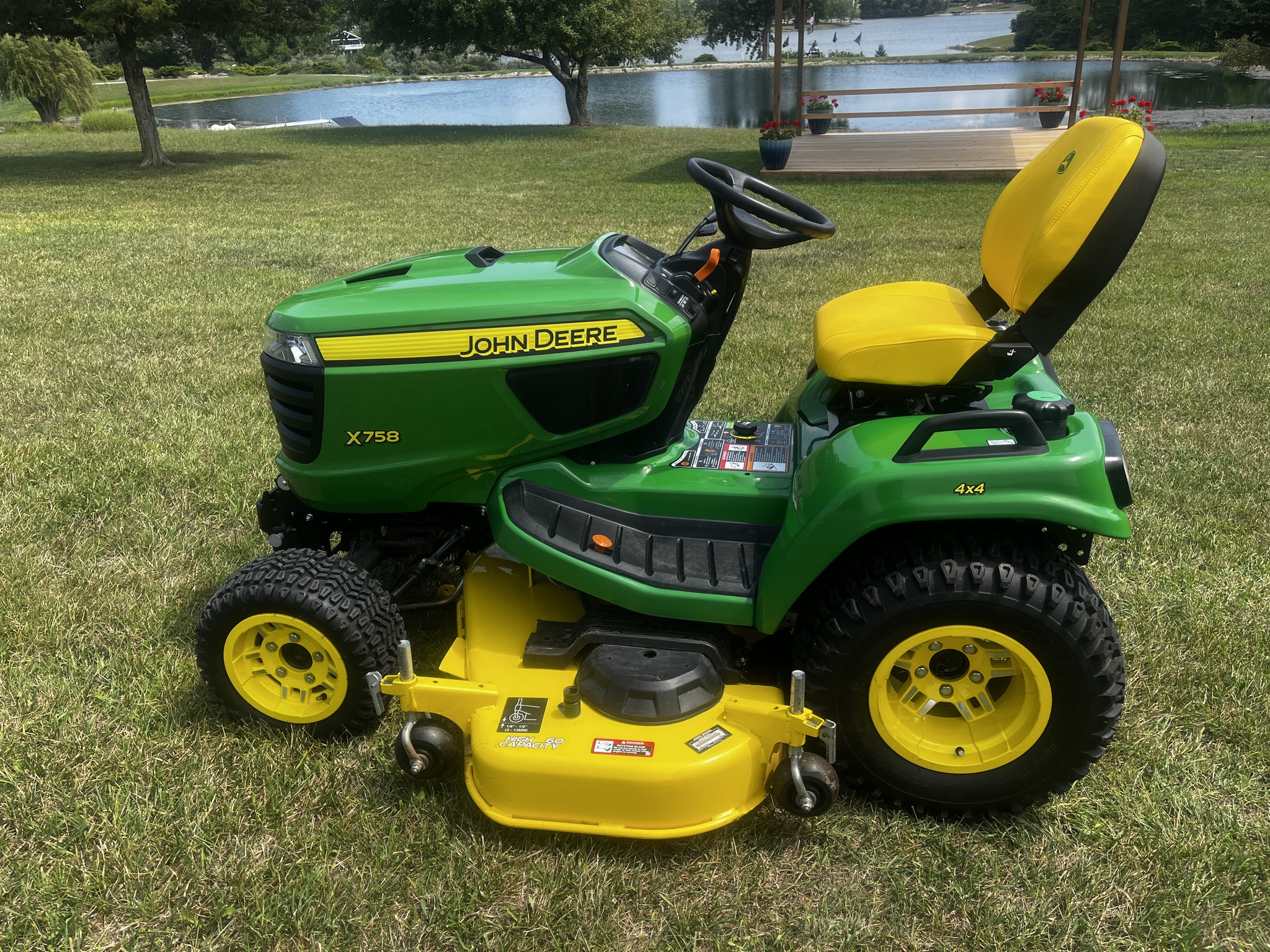 2021 John Deere X758 Image 10