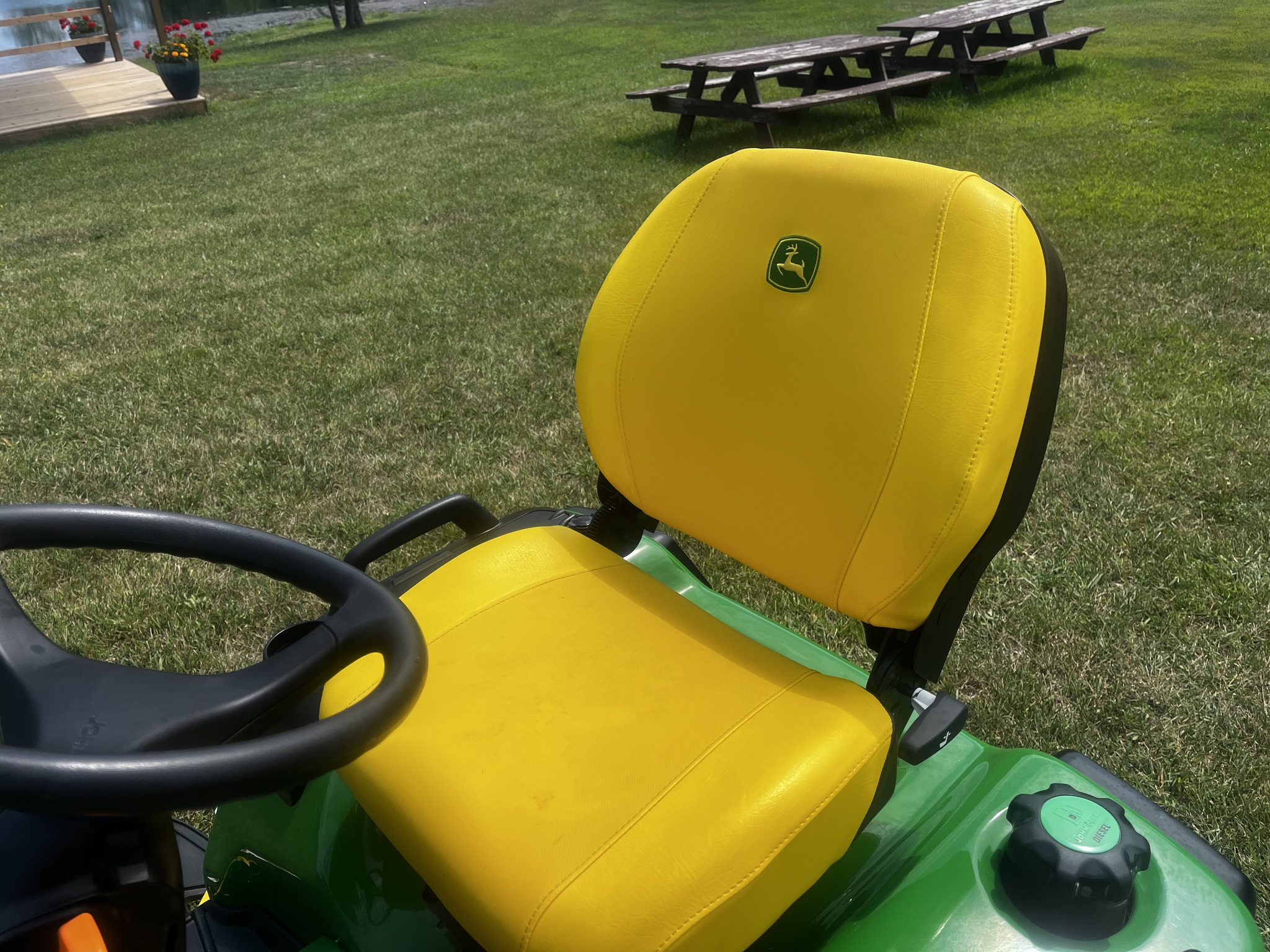 2021 John Deere X758 Image 17