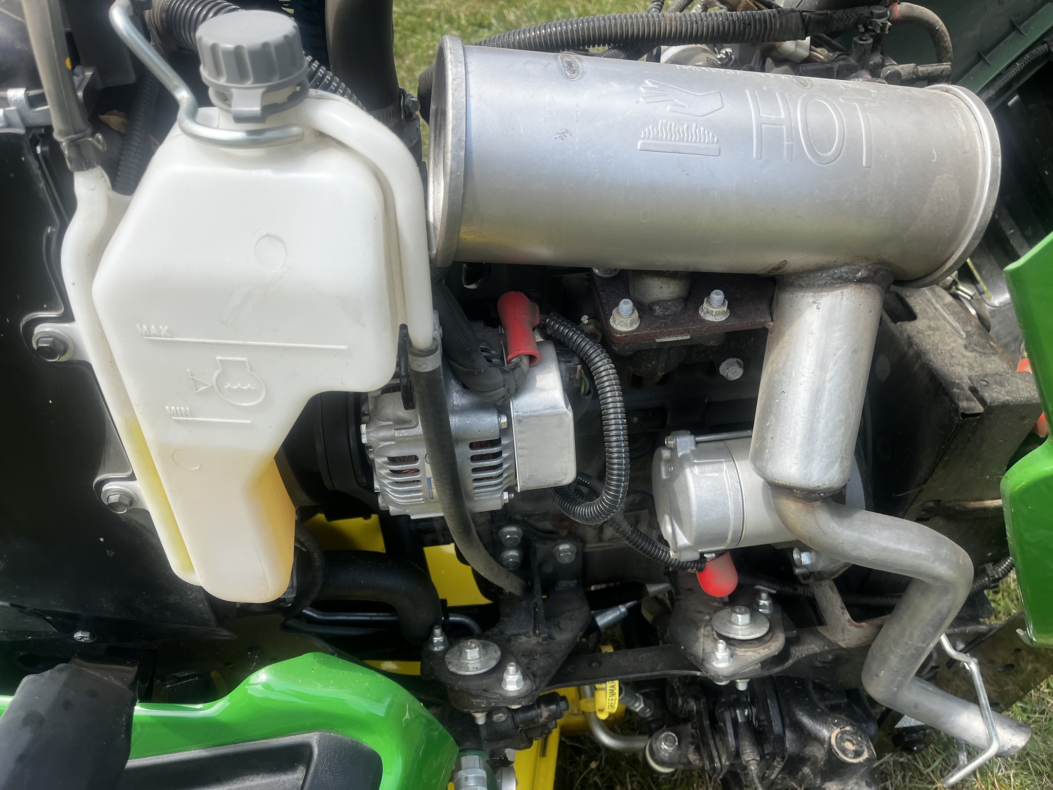 2021 John Deere X758 Image 12