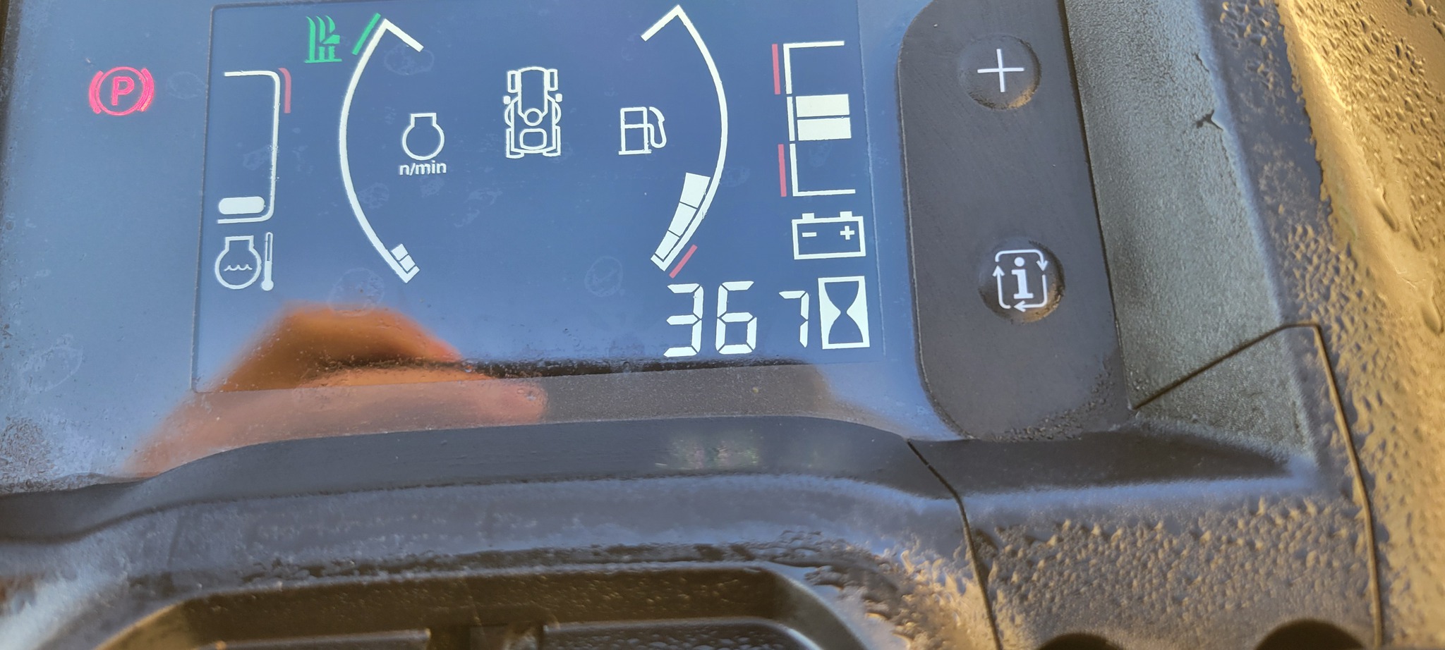 2021 John Deere X758 Image 11